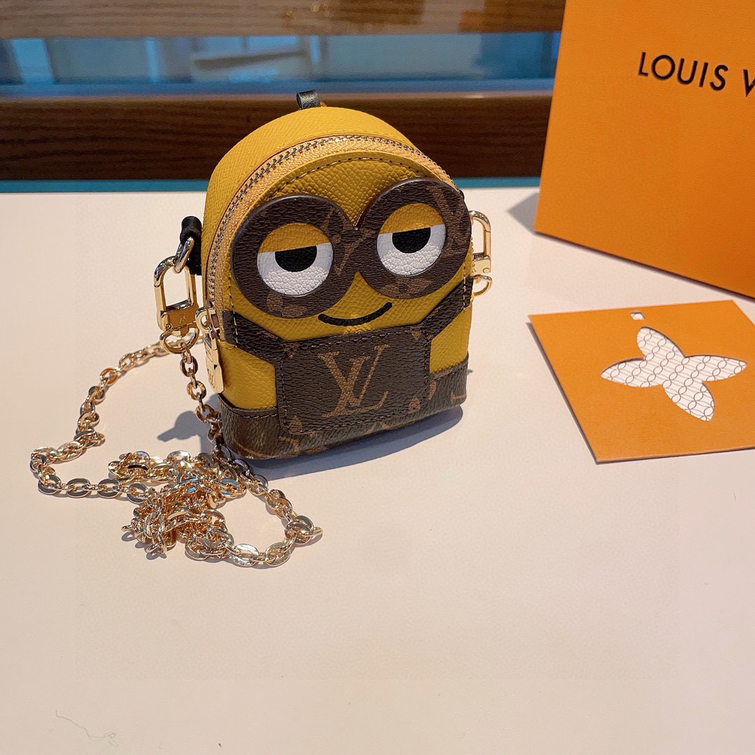 ❗原单货
☀ LOUIS VUITTON 小黄人链条斜挎小包，mini包包 可装银行卡💄蓝牙耳机…钥匙扣