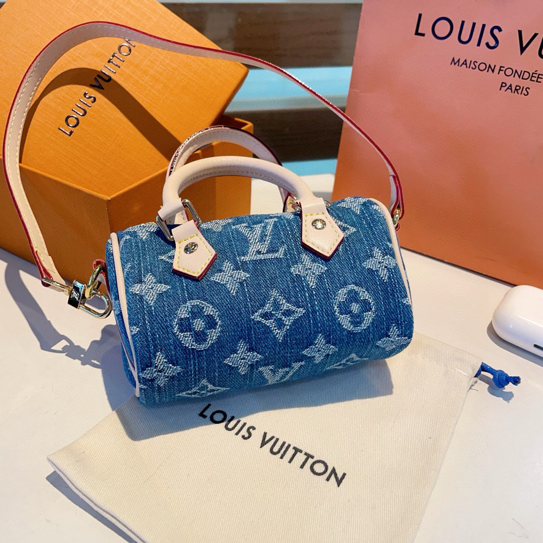   配链条❗️新品❗️LV手提mini牛仔布枕头包 
☀️Louis Vuitton 路易威登lv迷你手