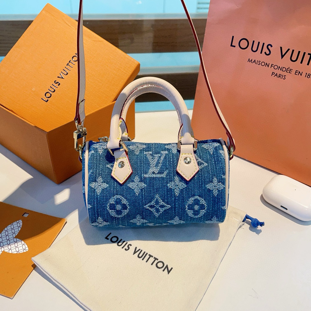   配链条❗️新品❗️LV手提mini牛仔布枕头包 
☀️Louis Vuitton 路易威登lv迷你手