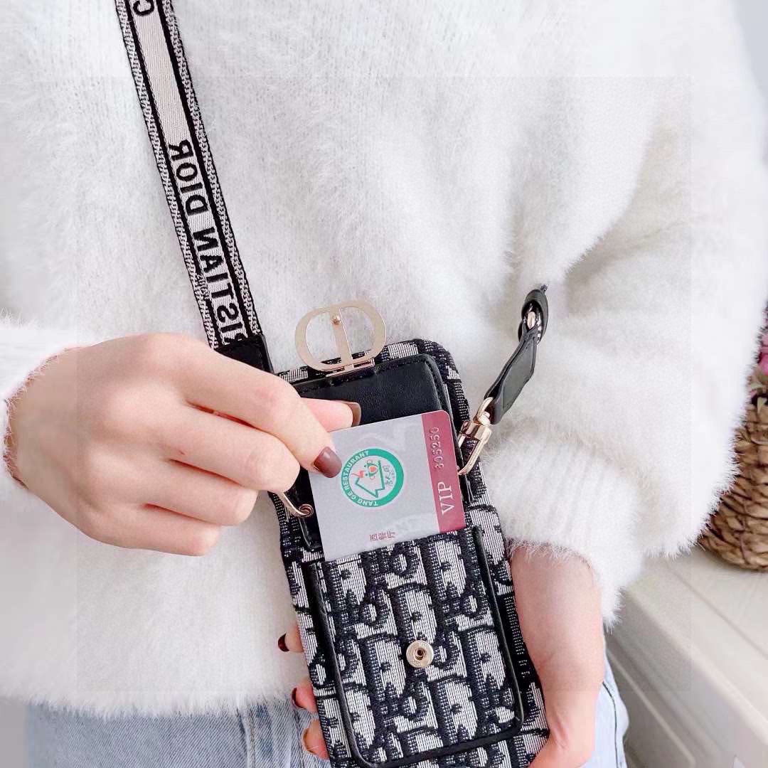 ✨Dior蒙田系列卡包手机壳,刺绣织带肩带🔮
型号:为了不出现报错型号,请打开本机查看手机设置显示的型