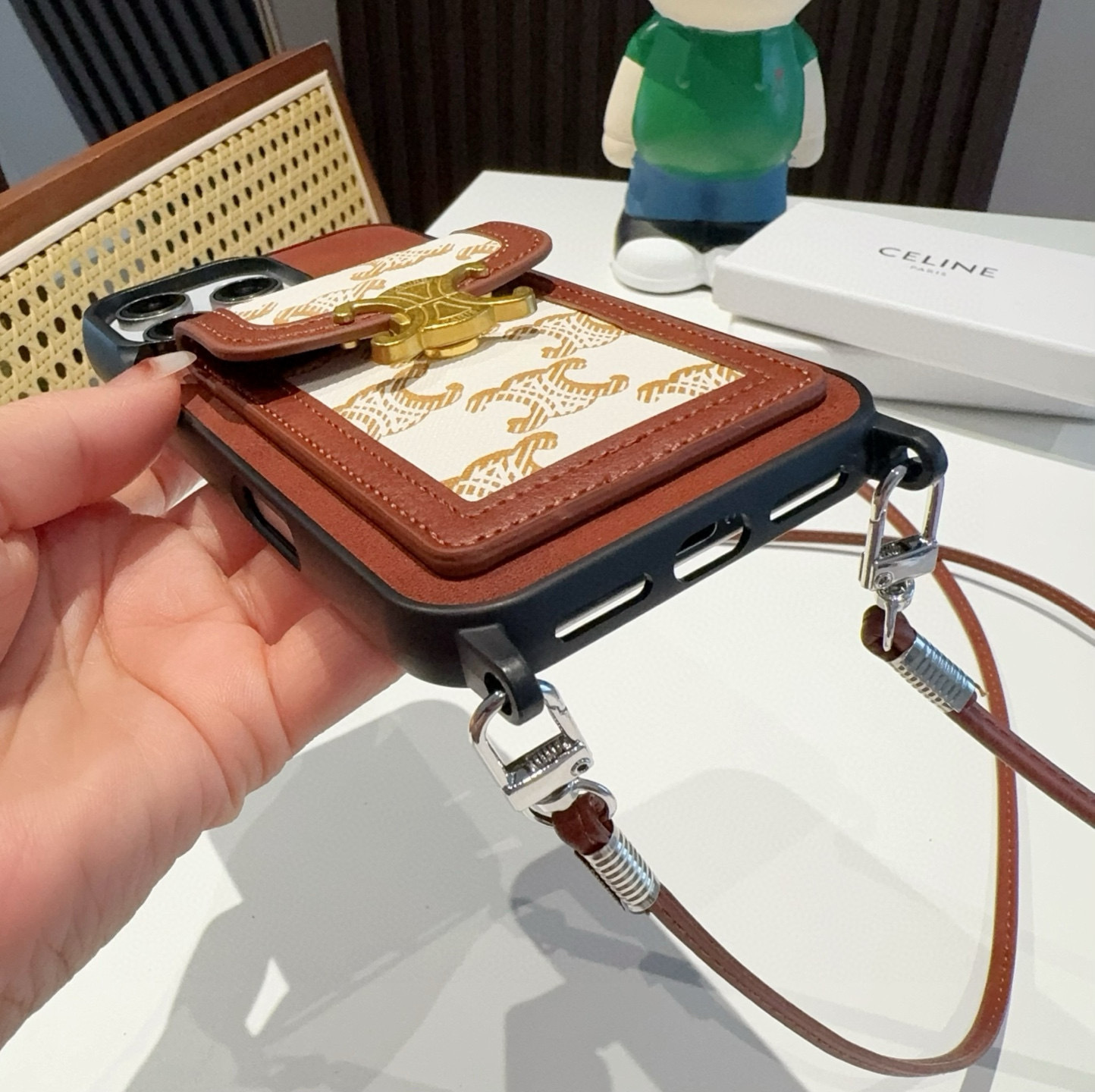 ✨💠Celine•赛琳斜挎插卡手机壳 全包卡包手机壳 挂绳🉑拆卸
型号:为了不出现报错型号,请打开本机查