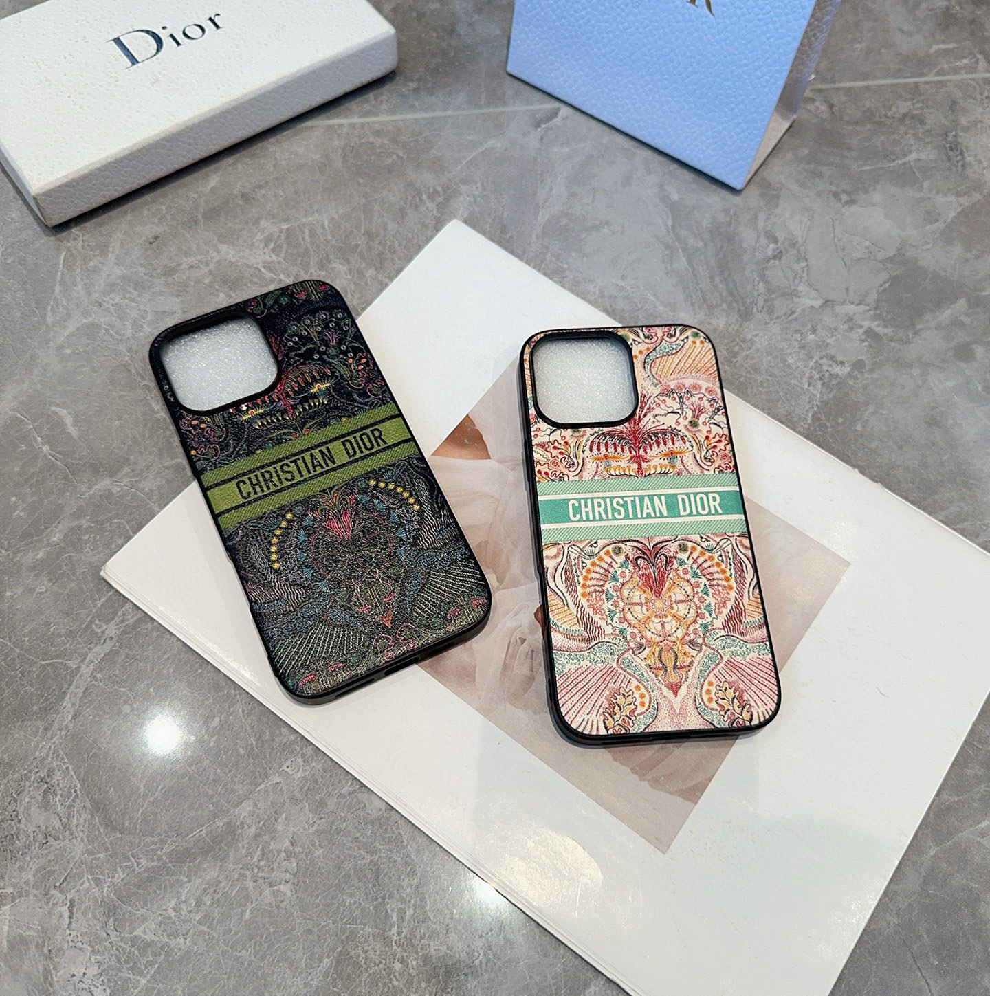 。Dior官网同步原版贴皮手机壳📱爱之光Light of love 系列手机壳 666666
型号:为