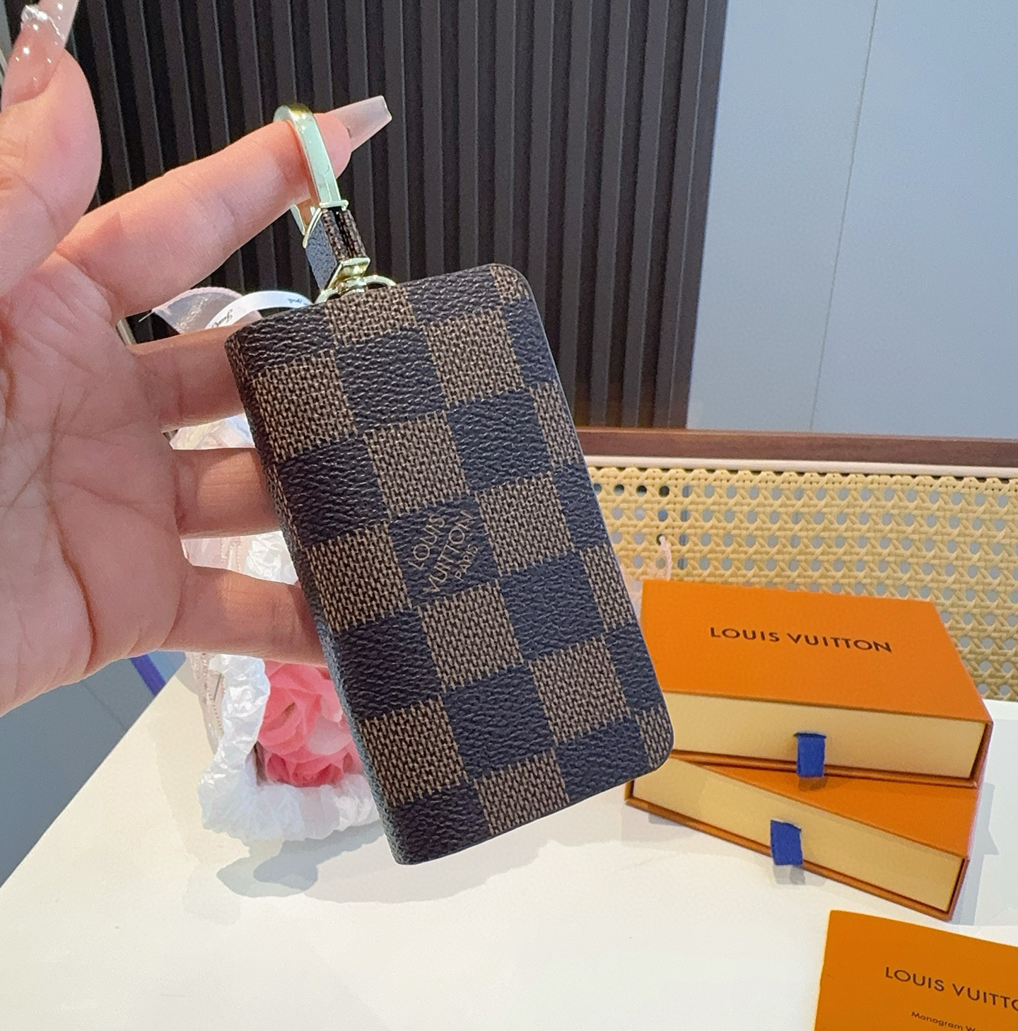  。LV经典老花钥匙包，车钥匙包 挂件配饰