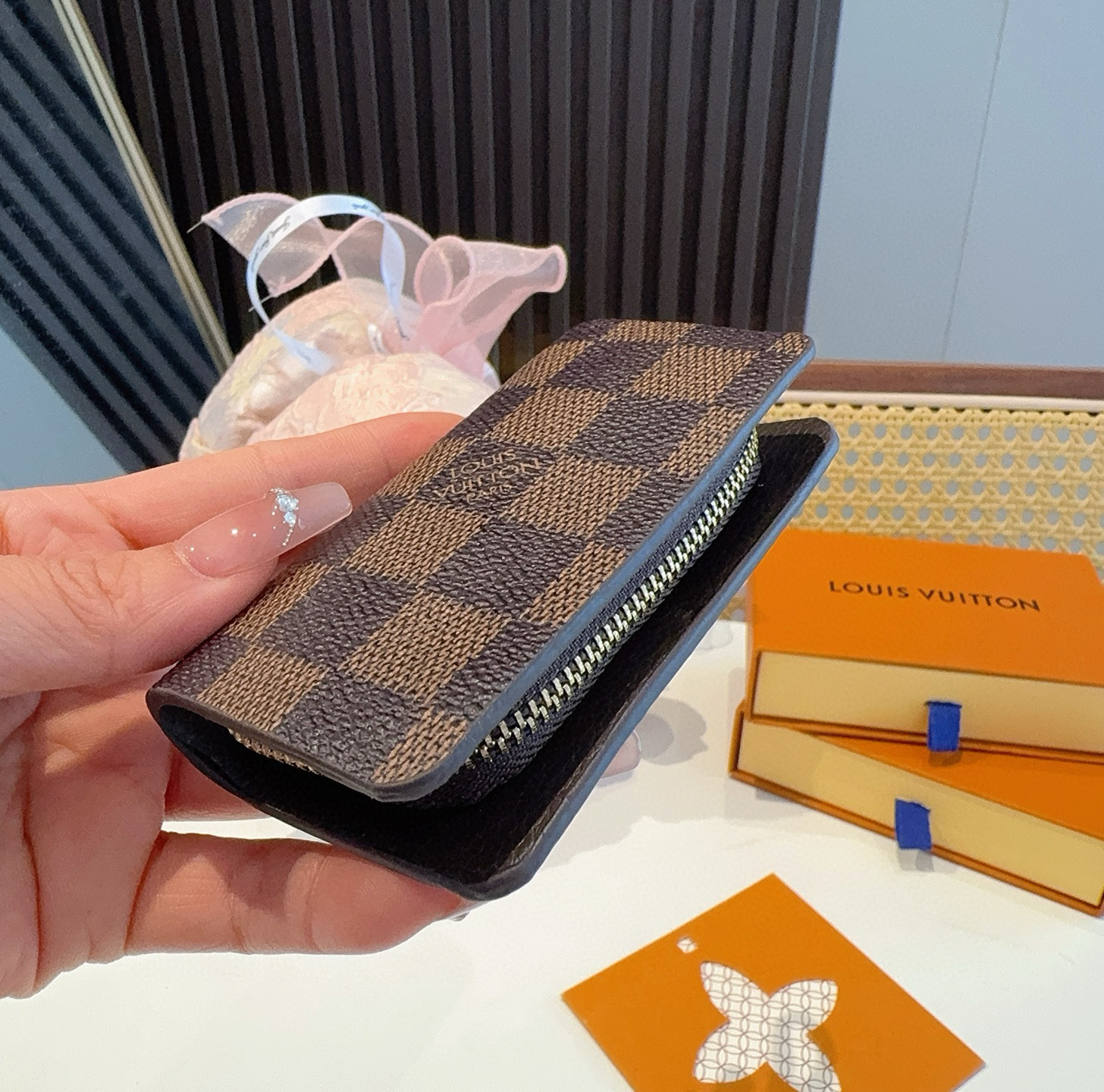  。LV经典老花钥匙包，车钥匙包 挂件配饰