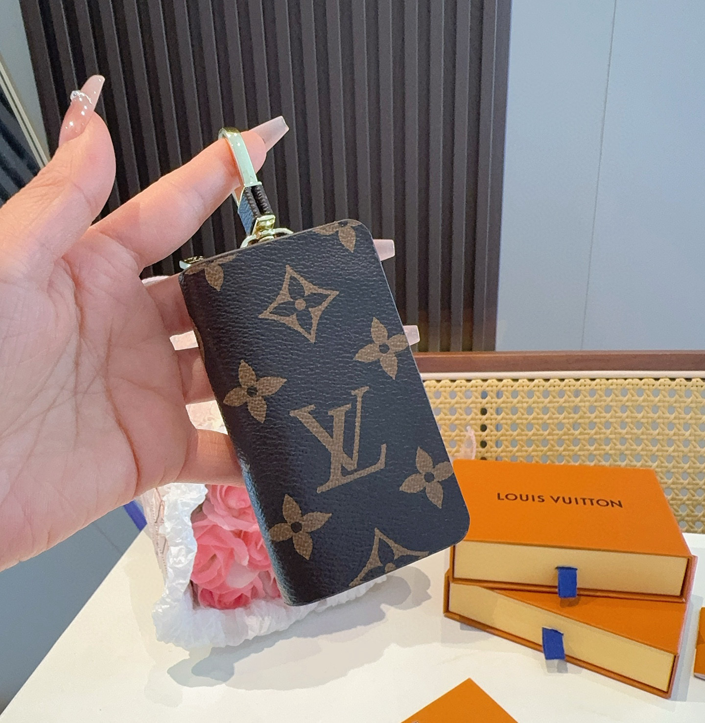  。LV经典老花钥匙包，车钥匙包 挂件配饰