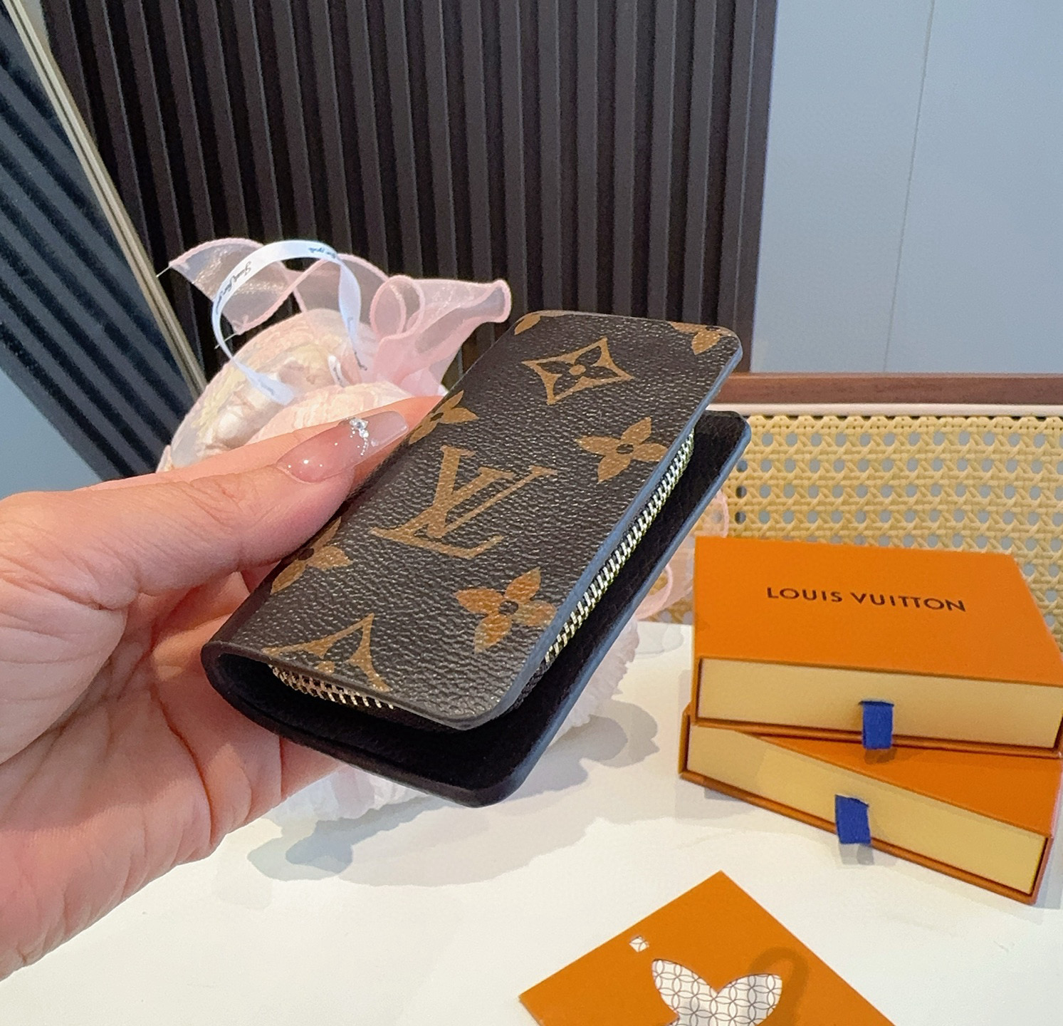  。LV经典老花钥匙包，车钥匙包 挂件配饰