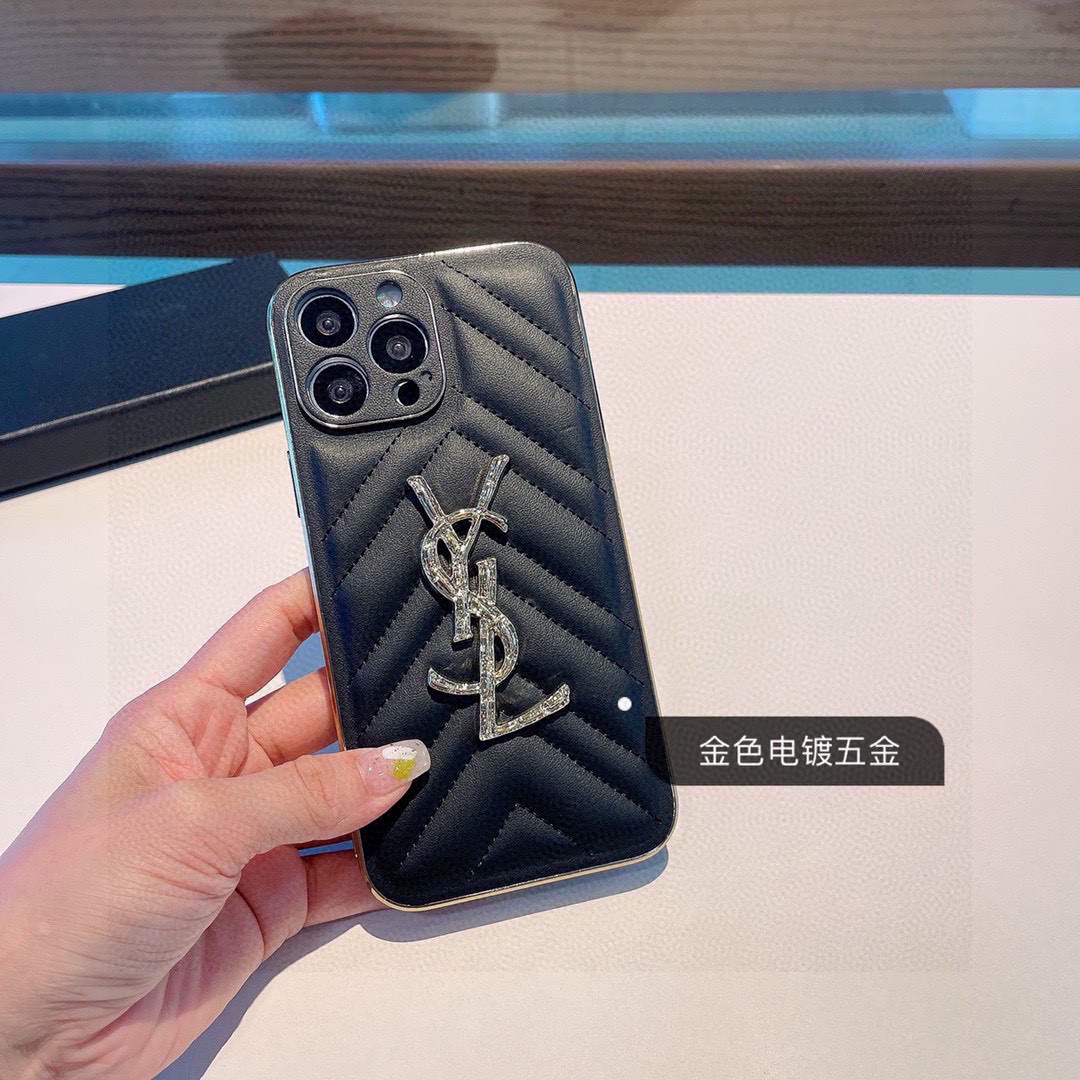。YSL圣罗兰🖤🖤包包气垫同款 电镀工艺全包手机壳,凹造型神器强
型号:为了不出现报错型号,请打开本机