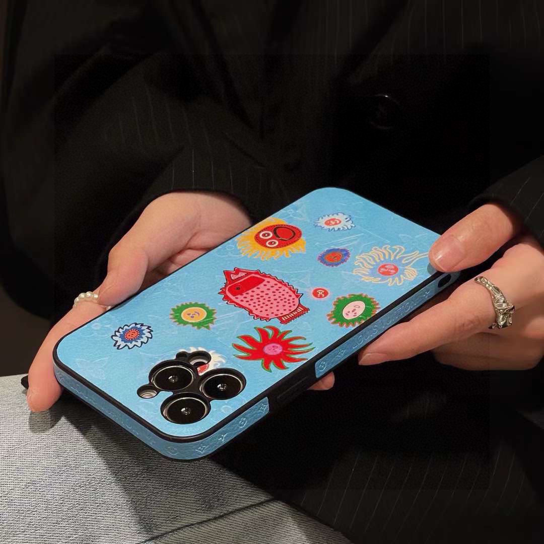  。Lv草间弥生系列，精孔全包手机壳 Lv压花手机壳
型号：为了不出现报错型号，请打开本机查看手机设置显