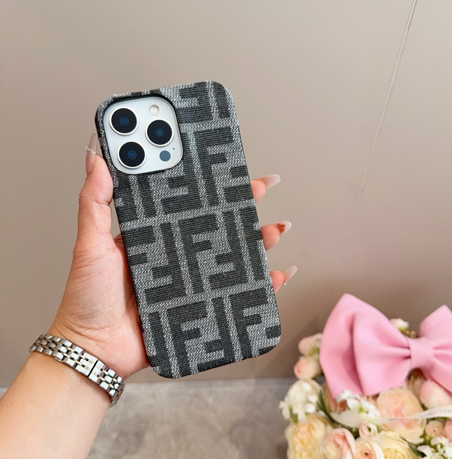 💗Fendi芬迪经典FF老花手机壳
型号:为了不出现报错型号,请打开本机查看手机设置显示的型号⚠️⚠