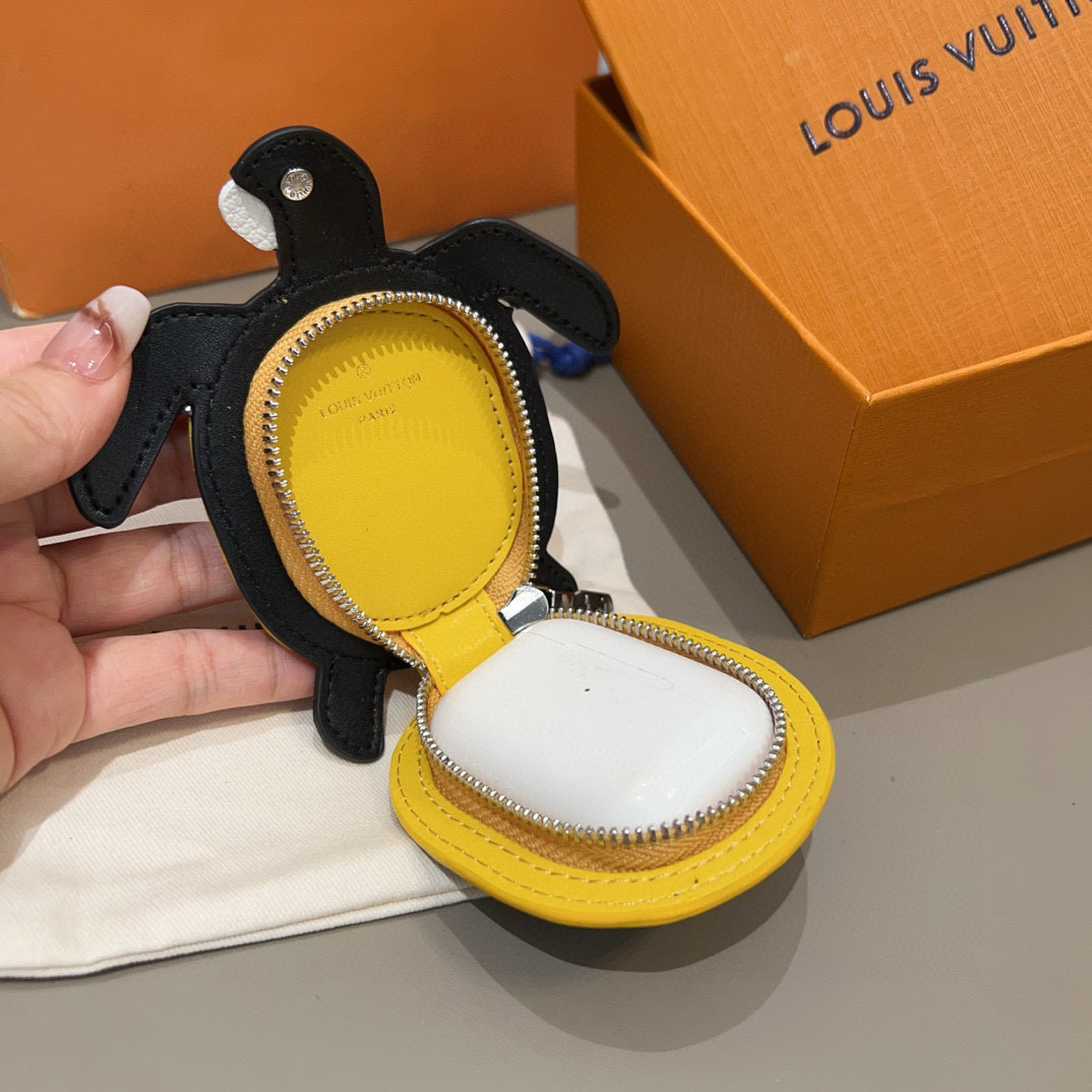  。官网新品M01471Louis Vuitton 路易威登海龟🐢乌龟包钥匙扣挂件 LV蓝牙耳机包 Tu
