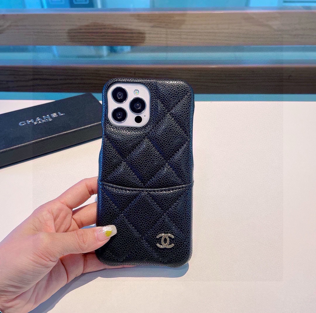 💃CHANEL💠香奈儿火爆时尚圈的手机壳
专柜同款鱼子酱皮菱格车线插卡手机壳📱时尚潮流必备💃
⚠️⚠️