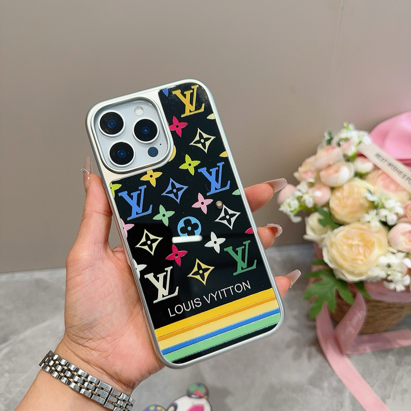 。 LV新品手机壳 新工艺鎏金工艺玻璃壳
烟花 电镀玻璃磁吸手机壳
型号:为了不出现报错型号,请打开本