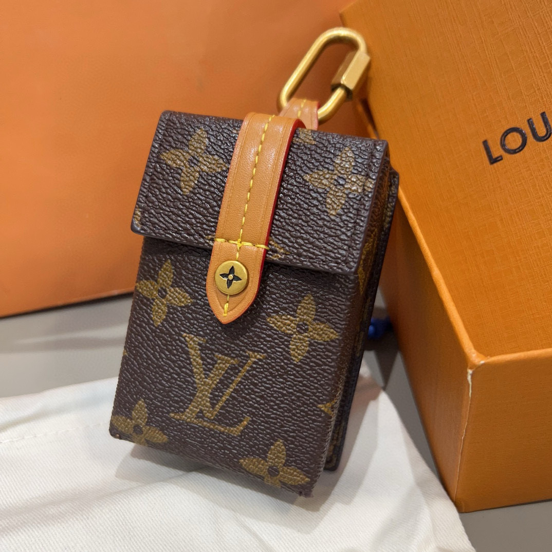 ❗️新品❗️Louis Vuitton 路易威登lv中古系列烟盒挂件挂饰可放耳机 零钱 车钥匙 香烟等小