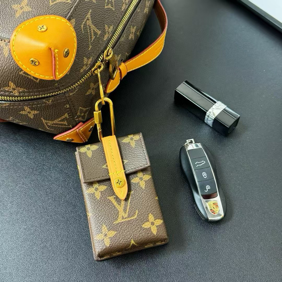 ❗️新品❗️Louis Vuitton 路易威登lv中古系列烟盒挂件挂饰可放耳机 零钱 车钥匙 香烟等小