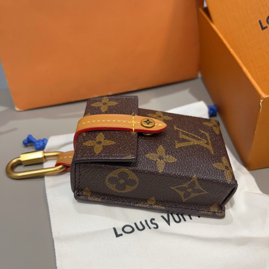❗️新品❗️Louis Vuitton 路易威登lv中古系列烟盒挂件挂饰可放耳机 零钱 车钥匙 香烟等小