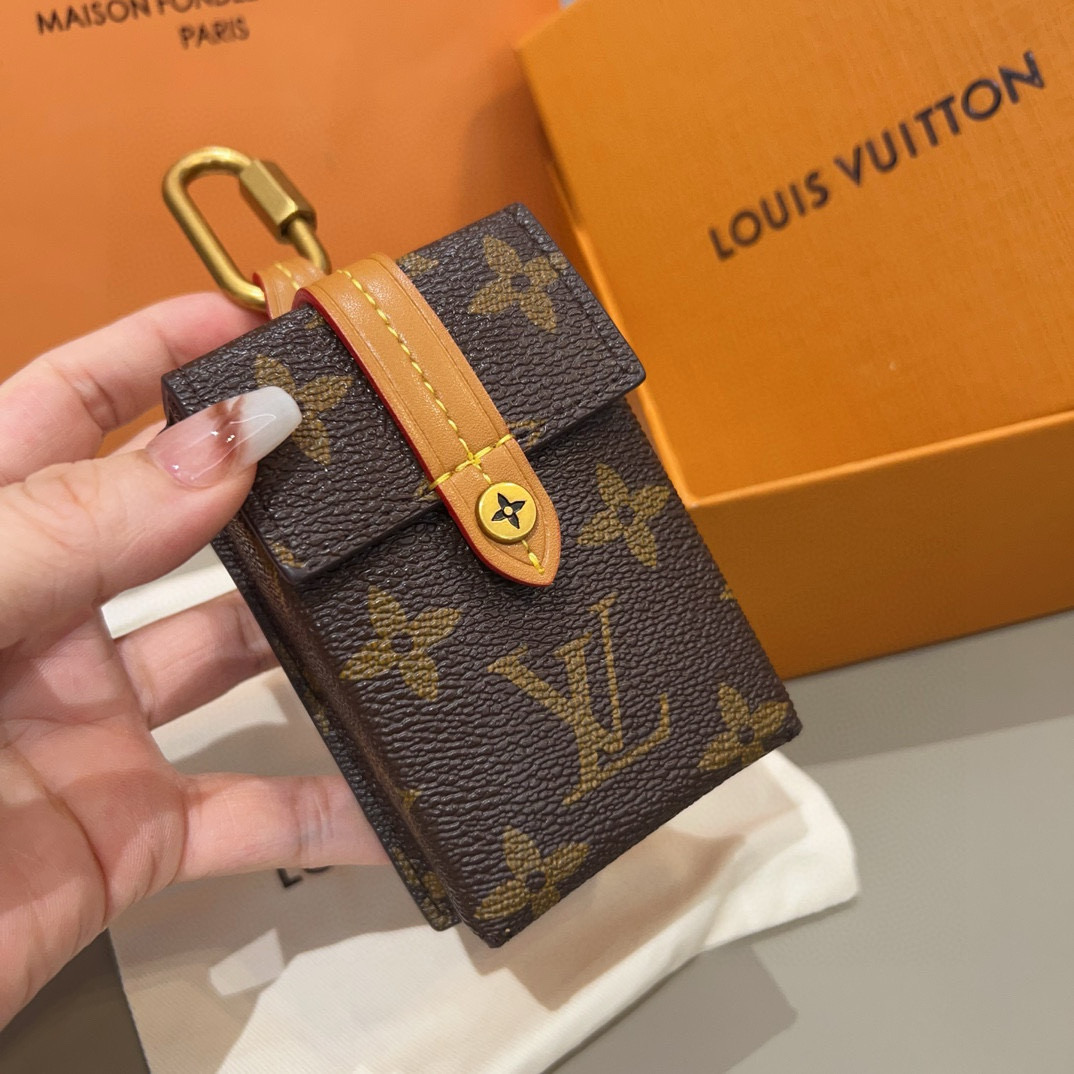 ❗️新品❗️Louis Vuitton 路易威登lv中古系列烟盒挂件挂饰可放耳机 零钱 车钥匙 香烟等小