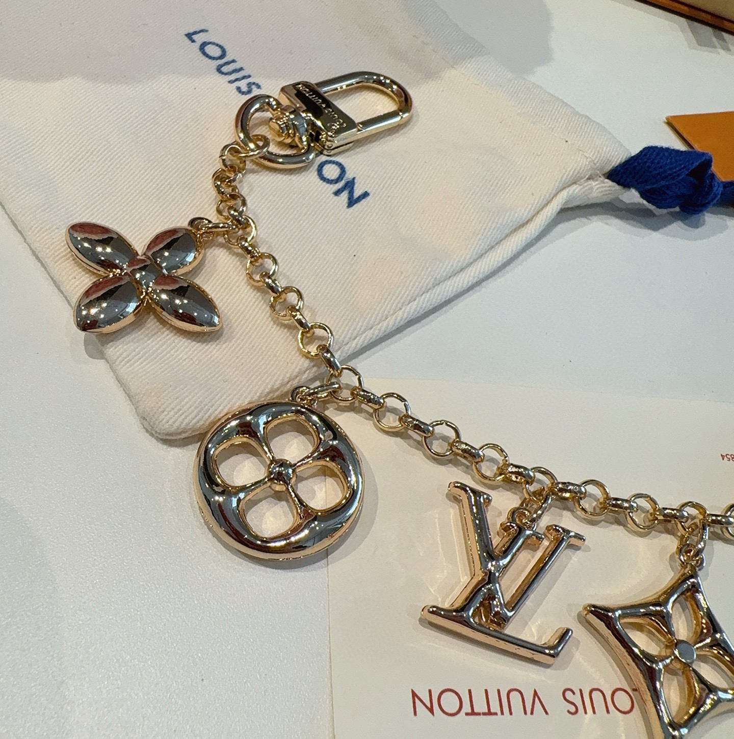   LV钥匙扣 包饰 包包挂件 金色&银色
M01188 SPring Street Chain 包饰将