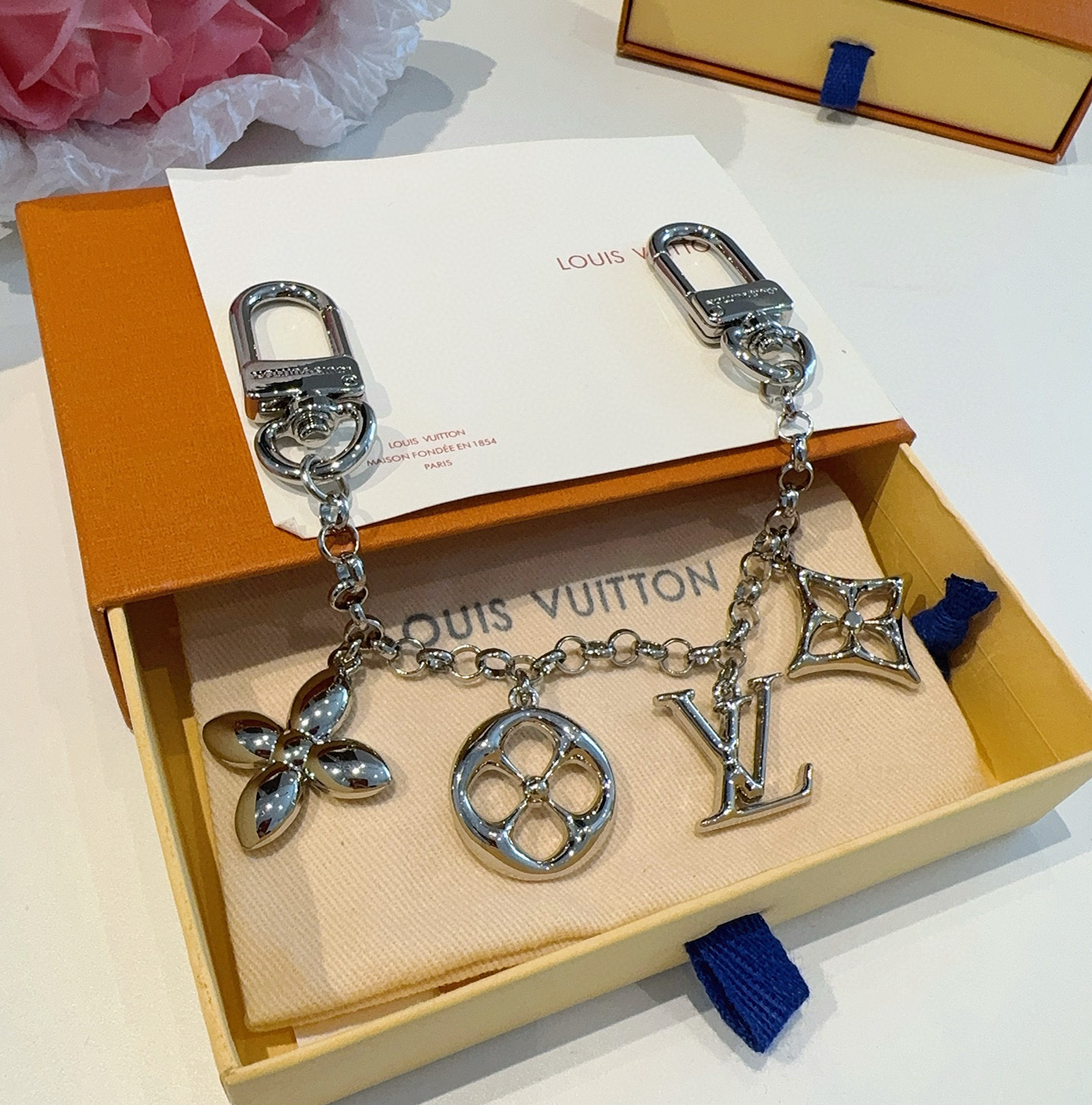   LV钥匙扣 包饰 包包挂件 金色&银色
M01188 SPring Street Chain 包饰将