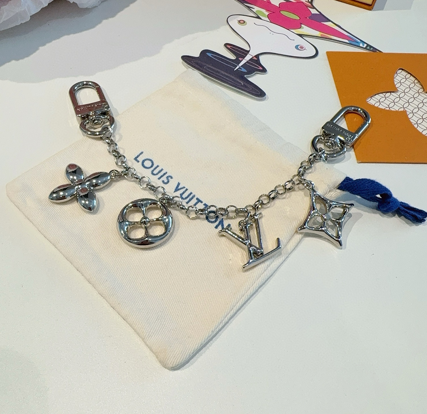   LV钥匙扣 包饰 包包挂件 金色&银色
M01188 SPring Street Chain 包饰将