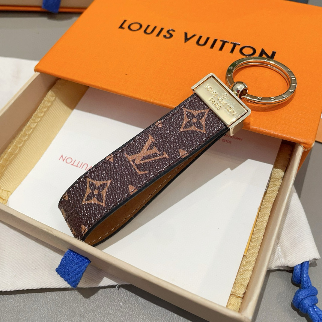 。LV 钥匙扣车钥匙扣经典老花/黑格，Monogram 帆布不仅精美，而且经久耐用， 是 Dragonn