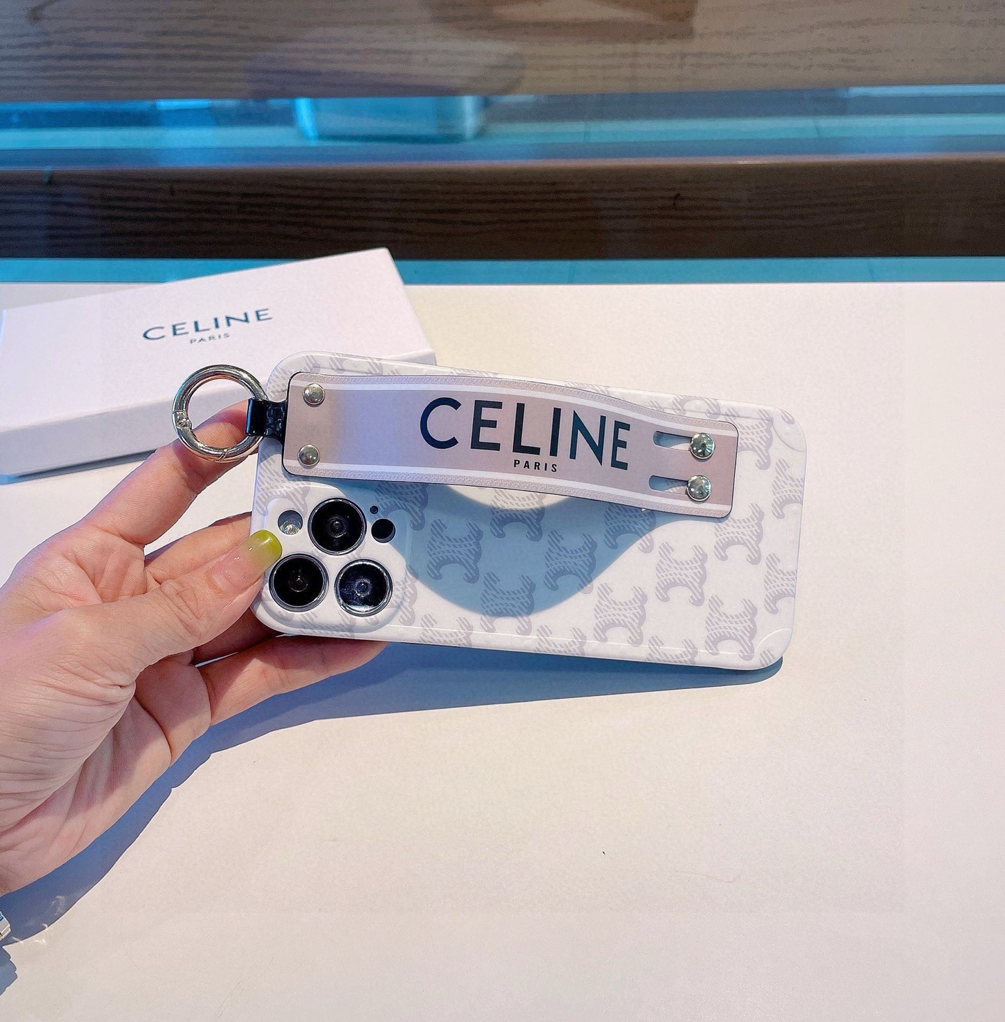 。赛琳CELINE直边波点相框,手腕带手机壳,全包磨砂软壳 凹造型神器!
型号:为了不出现报错型号,请