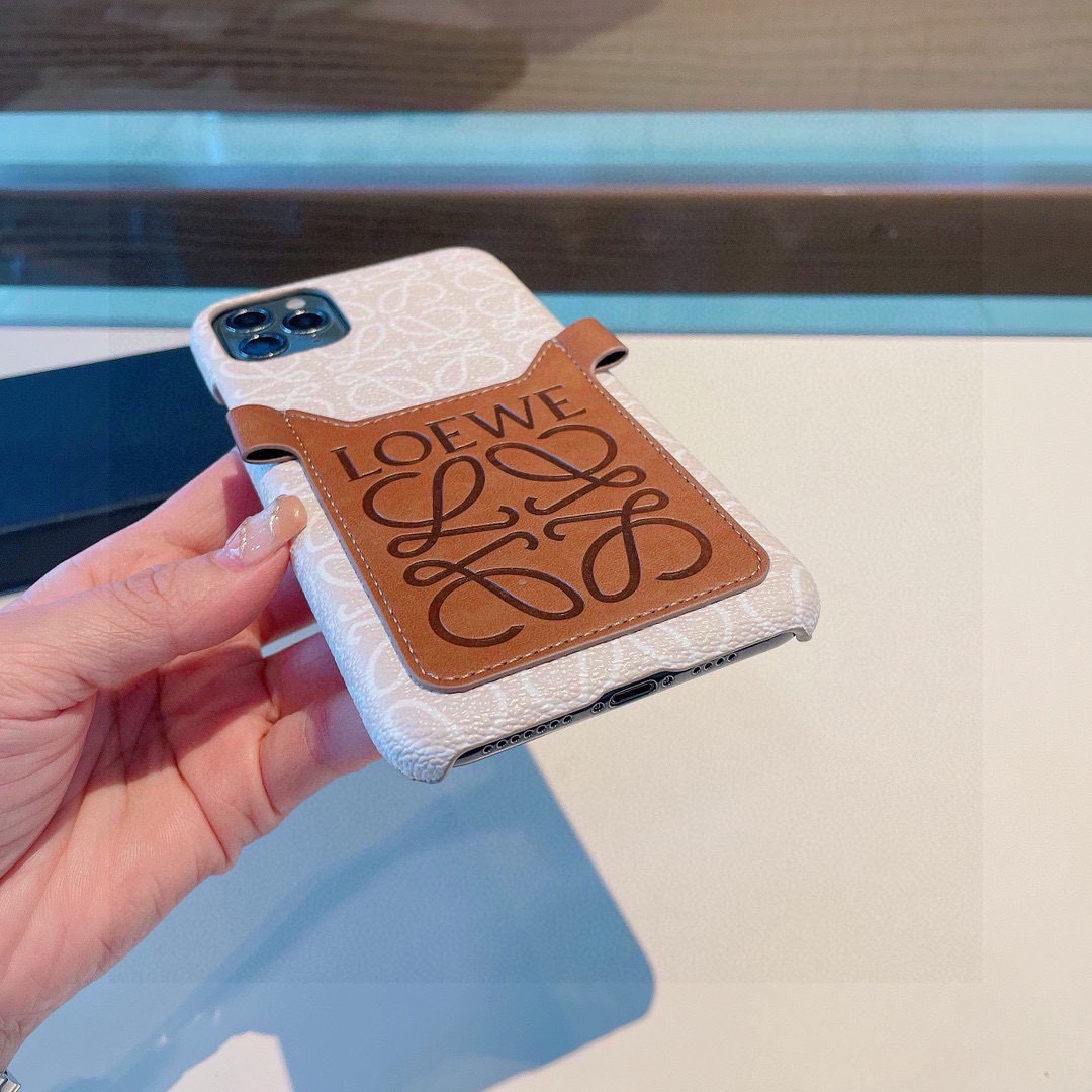 ✨新款上架✨
🌟Loewe罗意威斜挎卡包手机壳🤎🖤🤍iPhone16型号已出货 型号:为了不出现报错型