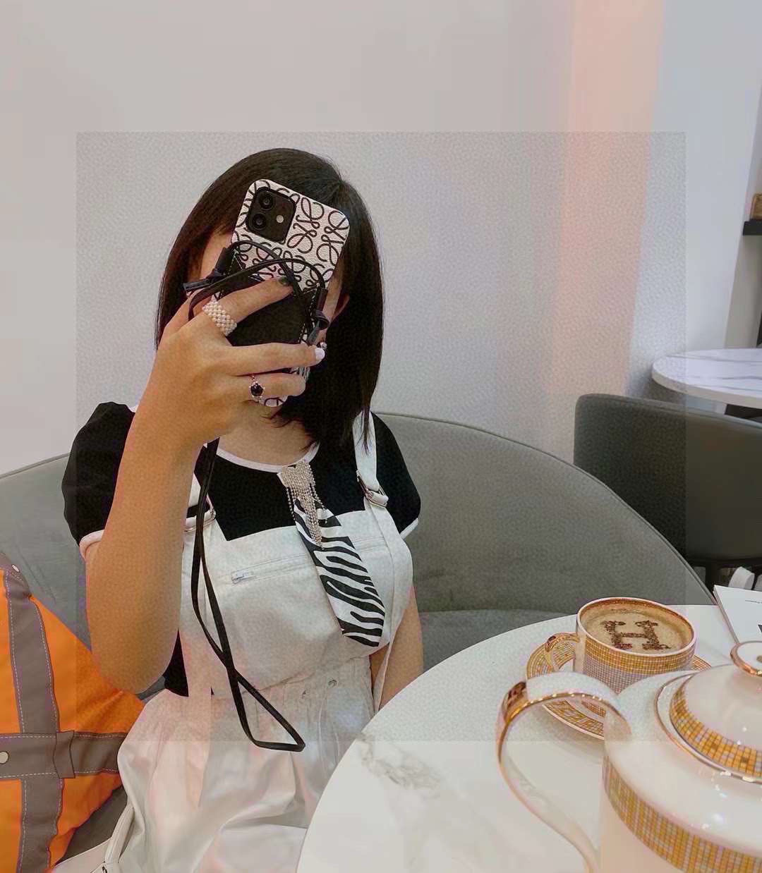 ✨新款上架✨
🌟Loewe罗意威斜挎卡包手机壳🤎🖤🤍iPhone16型号已出货 型号:为了不出现报错型
