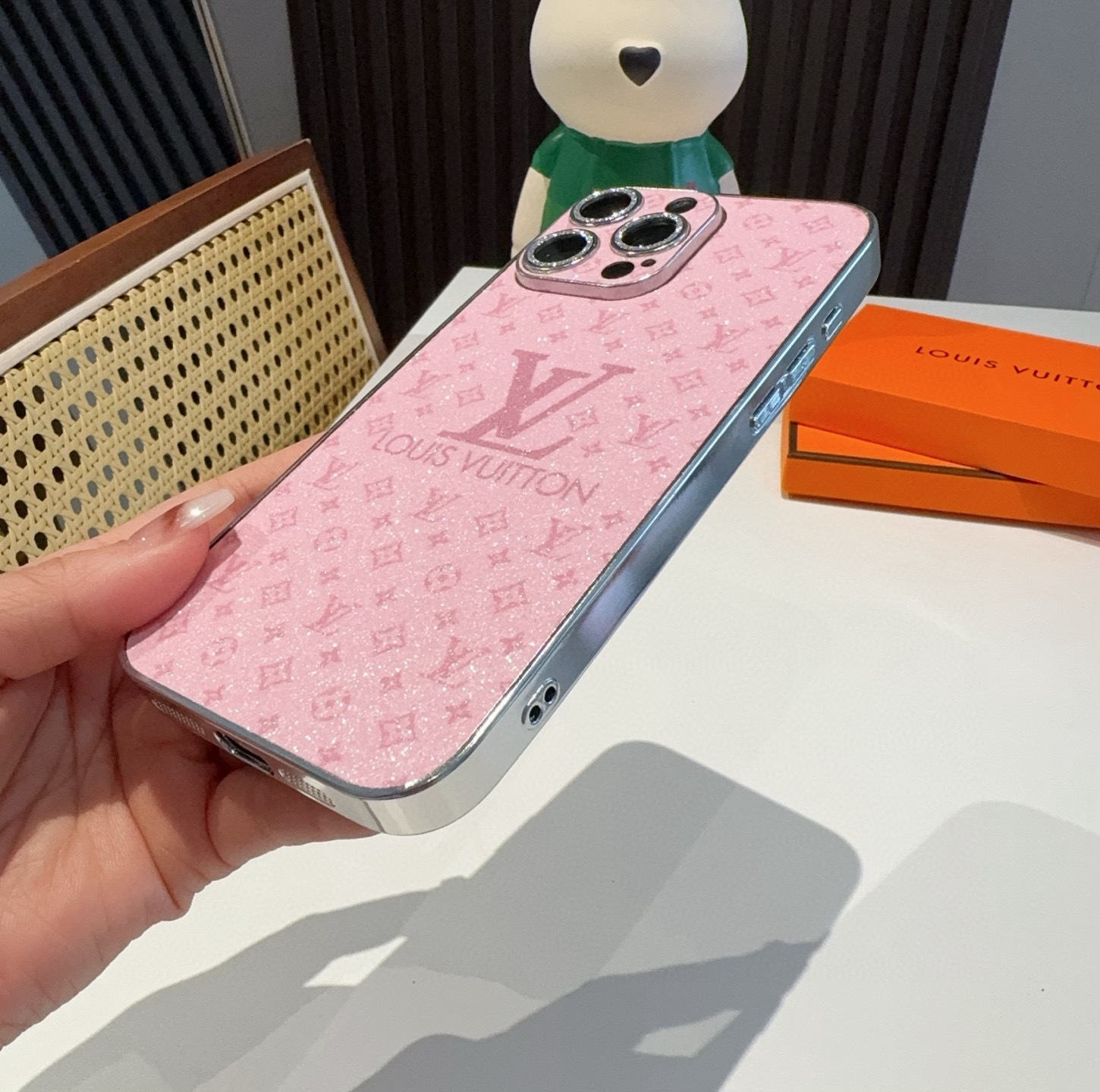 💕新品💕✨LV手机壳 电镀边闪粉镜头膜 全包壳
型号:为了不出现报错型号,请打开本机查看手机设置显示的型