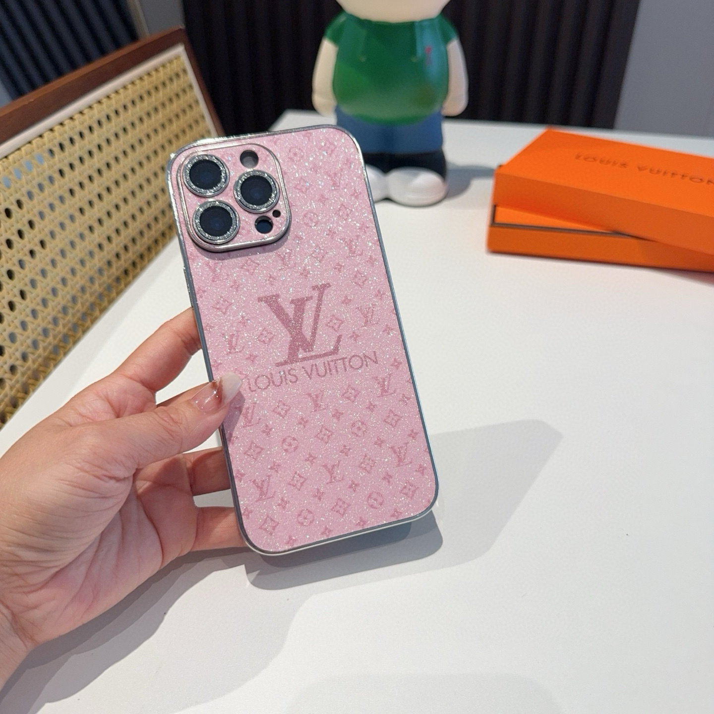 💕新品💕✨LV手机壳 电镀边闪粉镜头膜 全包壳
型号:为了不出现报错型号,请打开本机查看手机设置显示的型