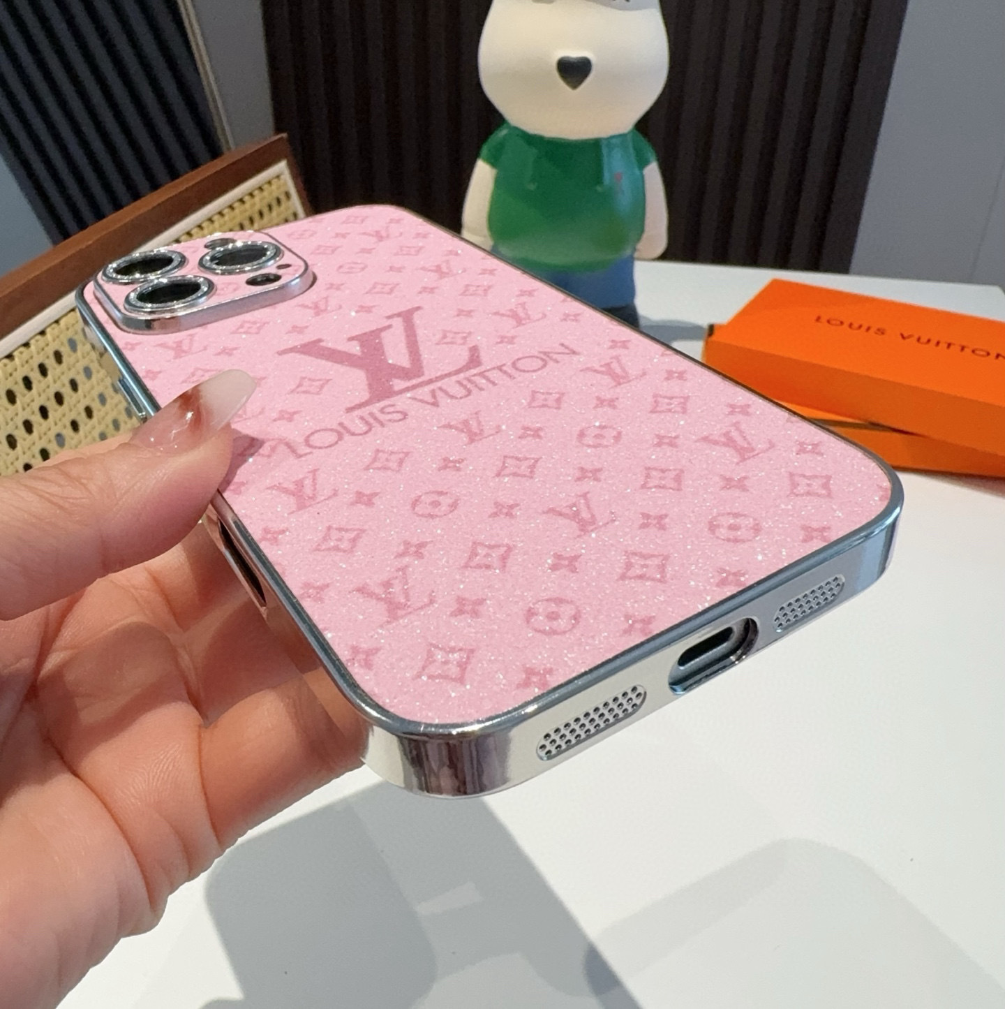 💕新品💕✨LV手机壳 电镀边闪粉镜头膜 全包壳
型号:为了不出现报错型号,请打开本机查看手机设置显示的型