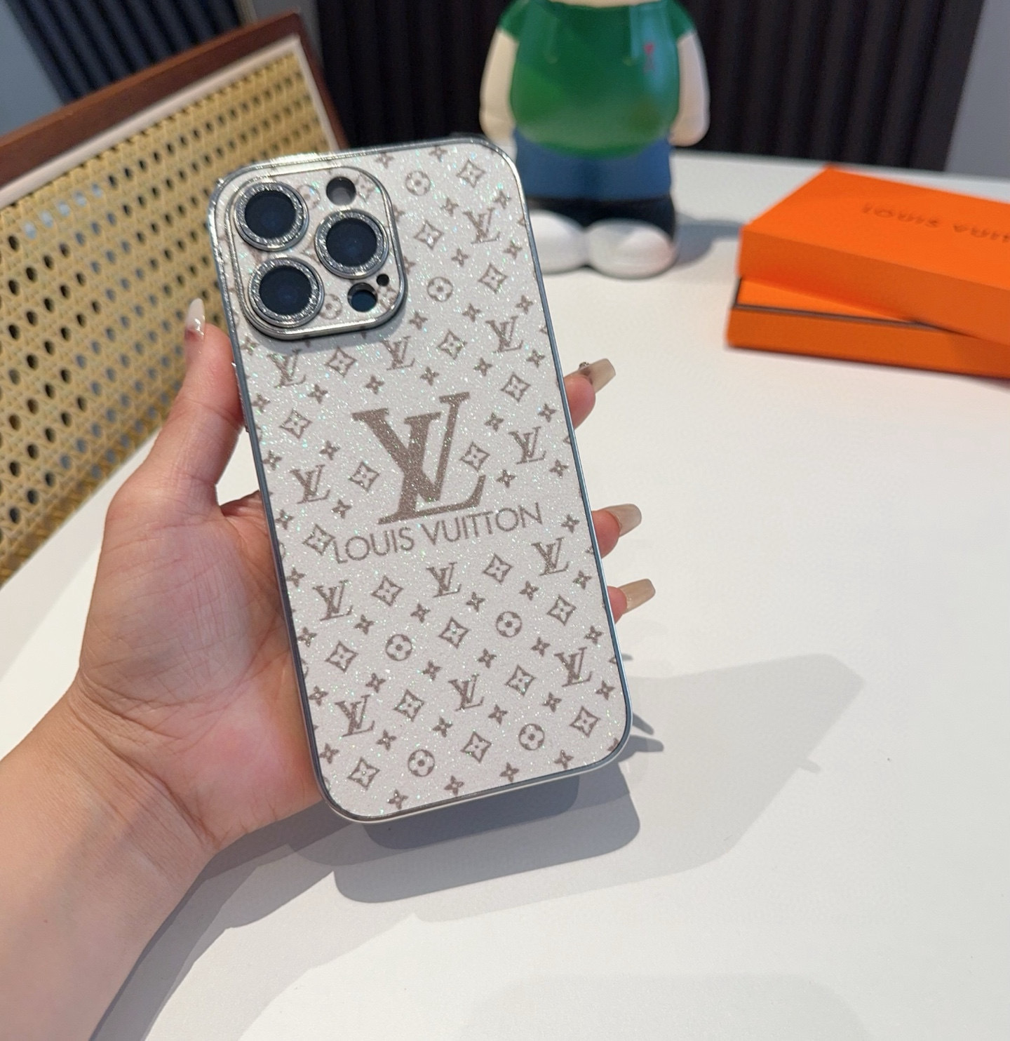 💕新品💕✨LV手机壳 电镀边闪粉镜头膜 全包壳
型号:为了不出现报错型号,请打开本机查看手机设置显示的型