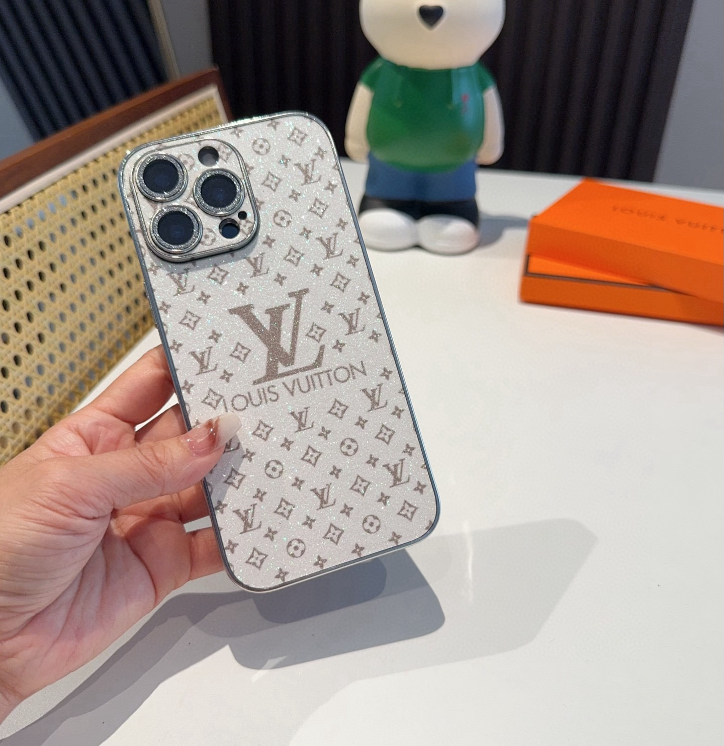 💕新品💕✨LV手机壳 电镀边闪粉镜头膜 全包壳
型号:为了不出现报错型号,请打开本机查看手机设置显示的型