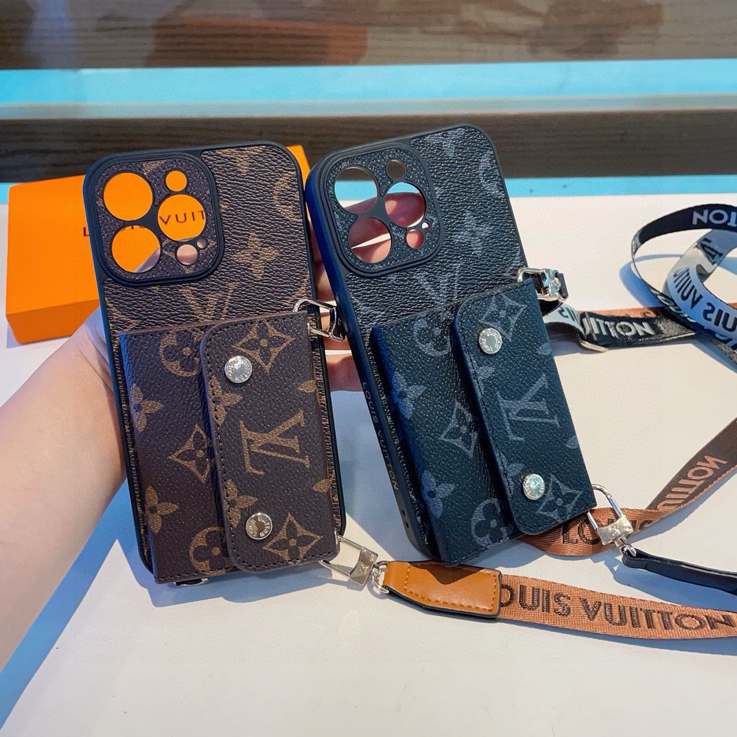 上新LV经典老花斜挎左右开卡包手机壳
LV经典款拼色四包围边贴绒布侧边烫金贴皮666666 摄像头精