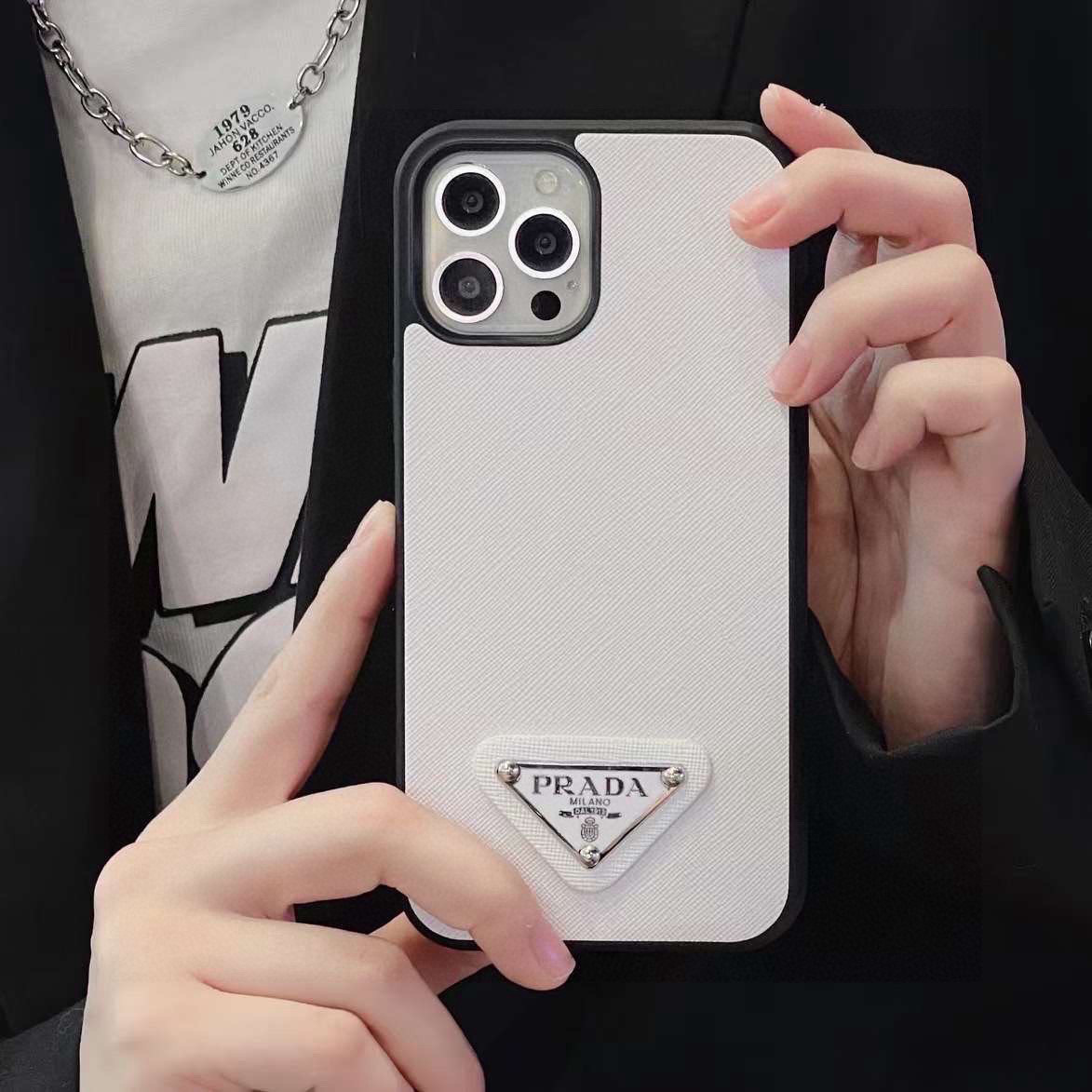 ❄️新款上架💠 普拉达·PRADA官网同款全包手机壳,精准孔位
iPhone16系列更新
型号:为了
