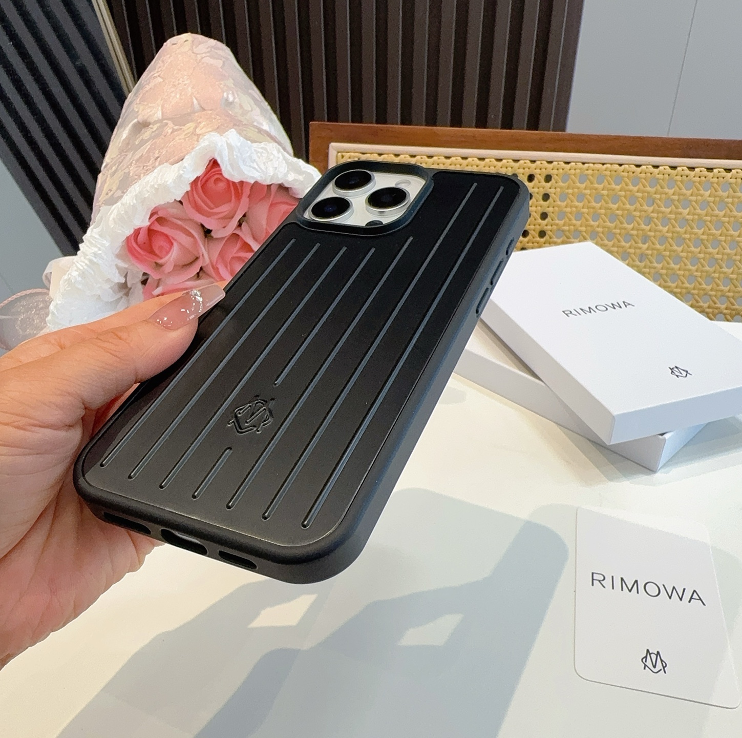  。日默瓦手机壳 铝镁合金全包手机壳 官网款原版复刻 全套原版包装
型号：为了不出现报错型号，请打开本机