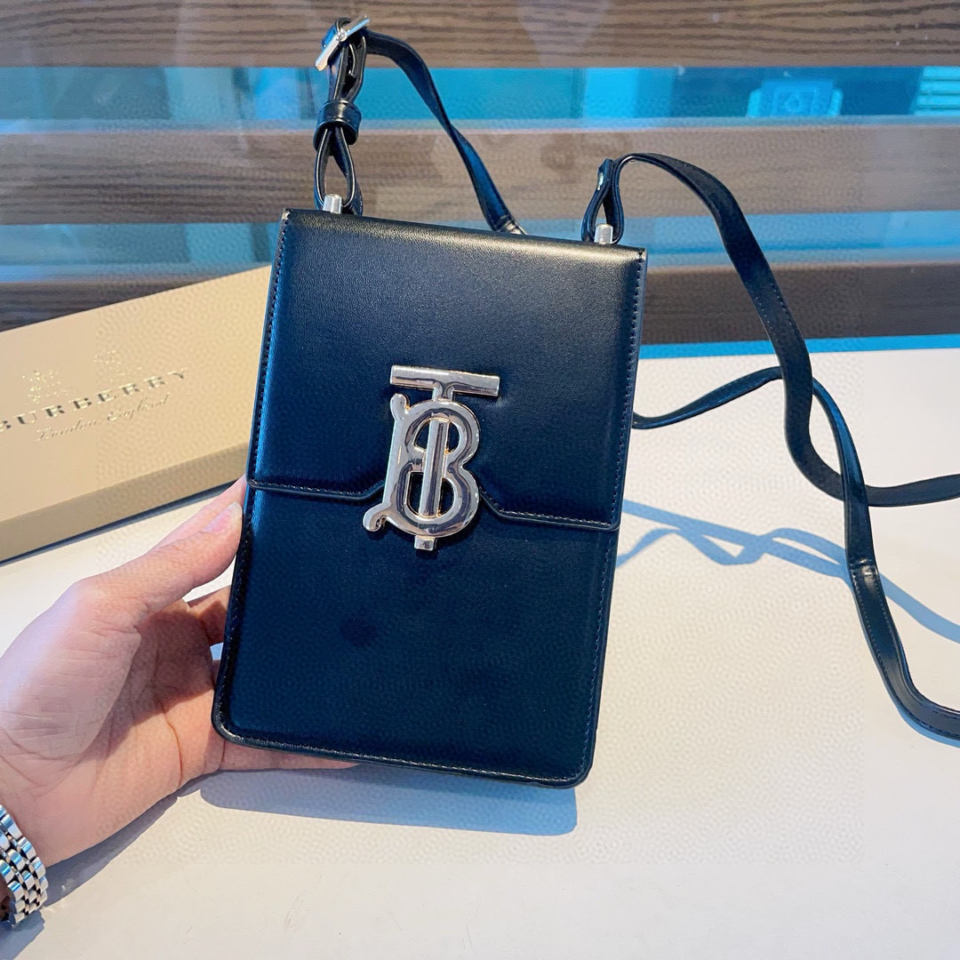 🆕❤️Burberry巴宝莉手机包，男女通用手机包，
生活出门不需要带现金的时代，这个包完全可以满足你