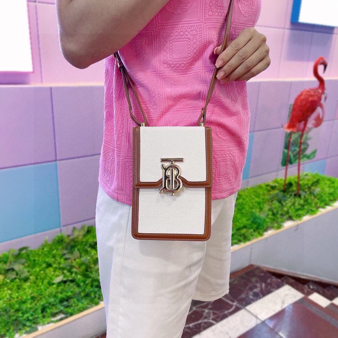  🆕❤️Burberry巴宝莉手机包，男女通用手机包，
生活出门不需要带现金的时代，这个包完全可以满足你