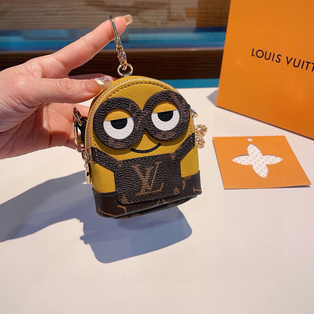 ❗原单货
☀ LOUIS VUITTON 小黄人链条斜挎小包，mini包包 可装银行卡💄蓝牙耳机…钥匙扣
