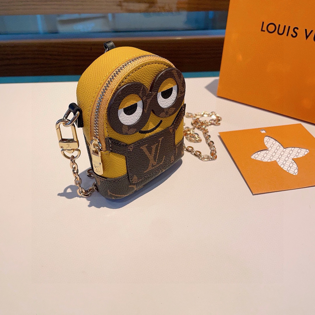 ❗原单货
☀ LOUIS VUITTON 小黄人链条斜挎小包，mini包包 可装银行卡💄蓝牙耳机…钥匙扣