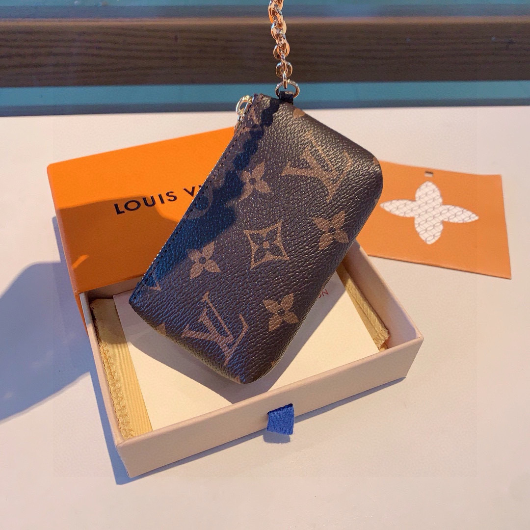  。独家新品LV卡通老花零钱包包，经典老花耳机包，包包挂饰，圣诞熊🐻 小柴犬、狮子🦁️零钱包  超纤材质