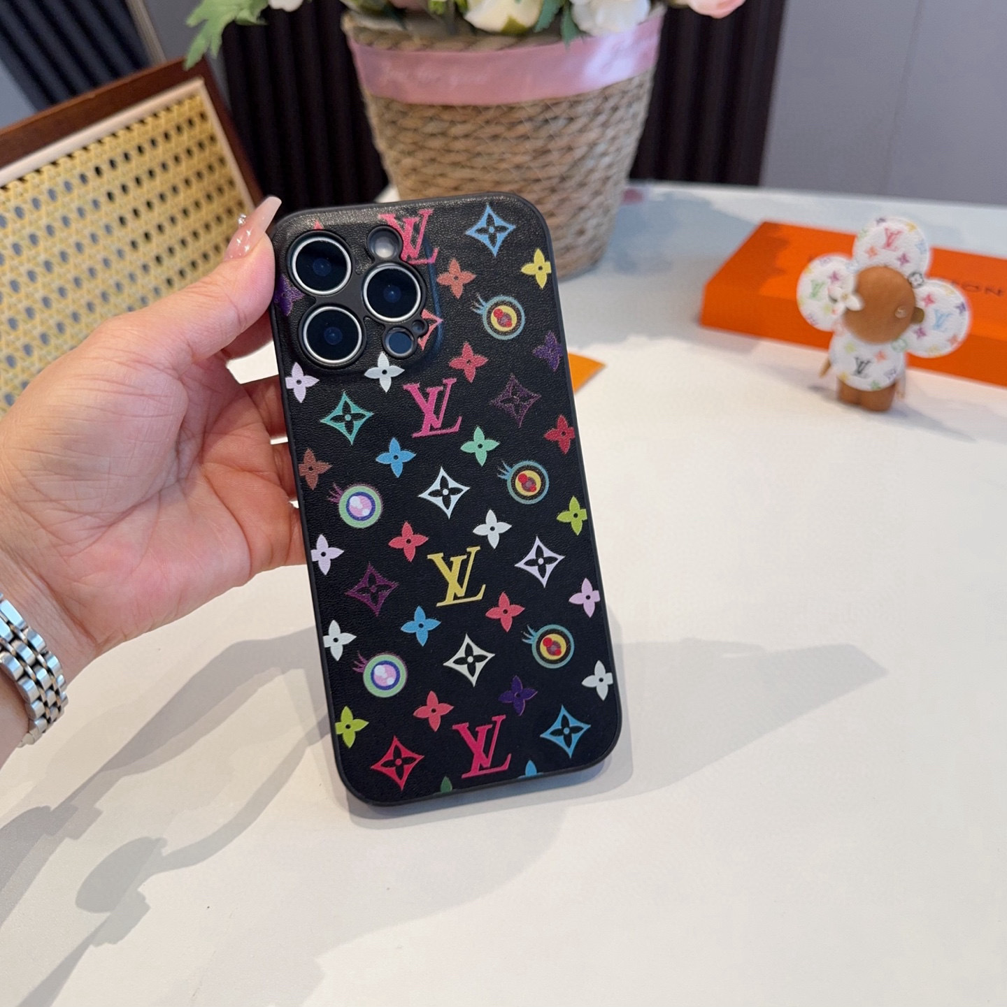 。Lv村上隆33彩 白三彩 黑三彩手机壳 Lv全包围边皮质手机壳
型号:为了不出现报错型号,请打开本机