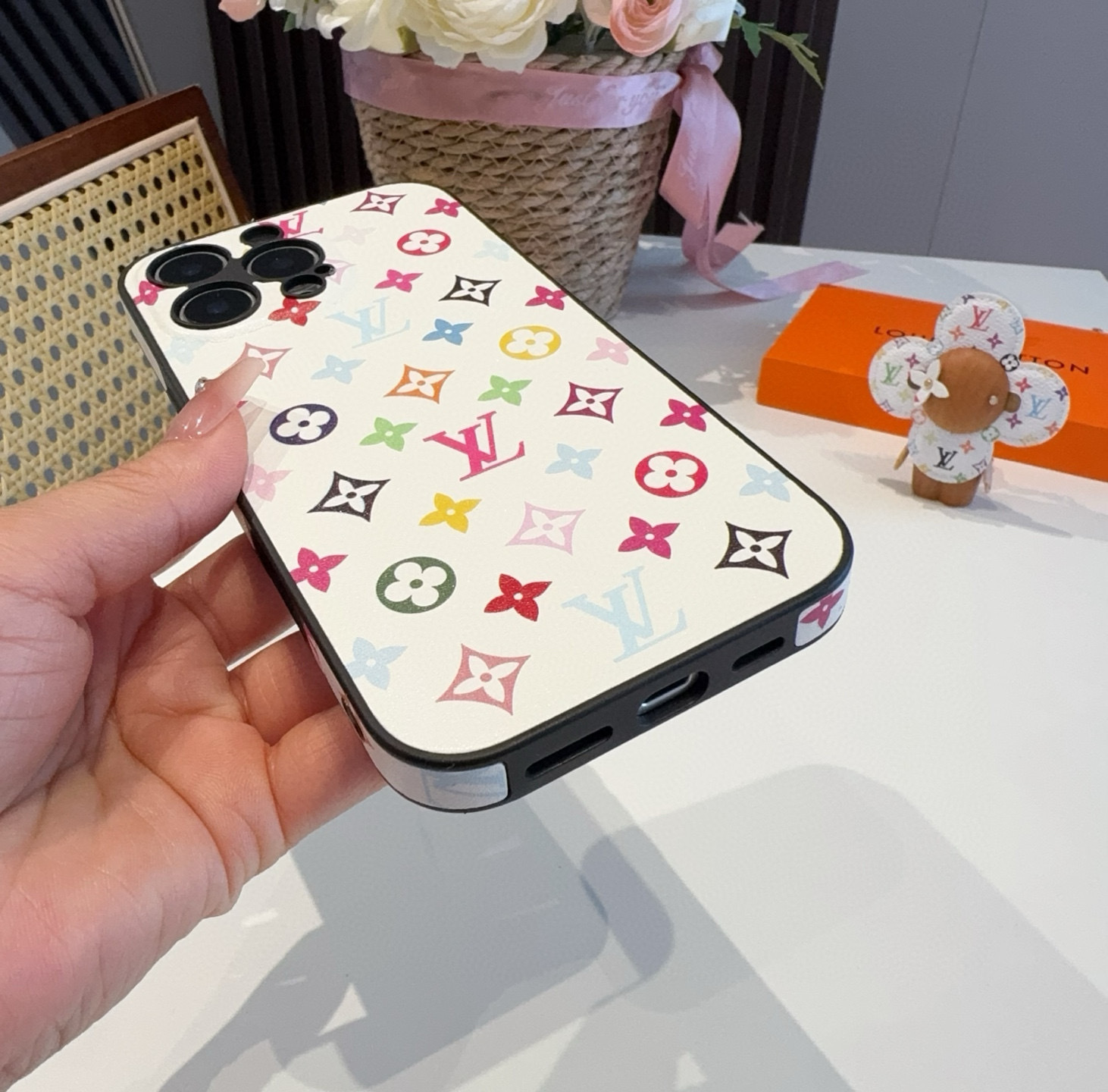 。Lv村上隆33彩 白三彩 黑三彩手机壳 Lv全包围边皮质手机壳
型号:为了不出现报错型号,请打开本机
