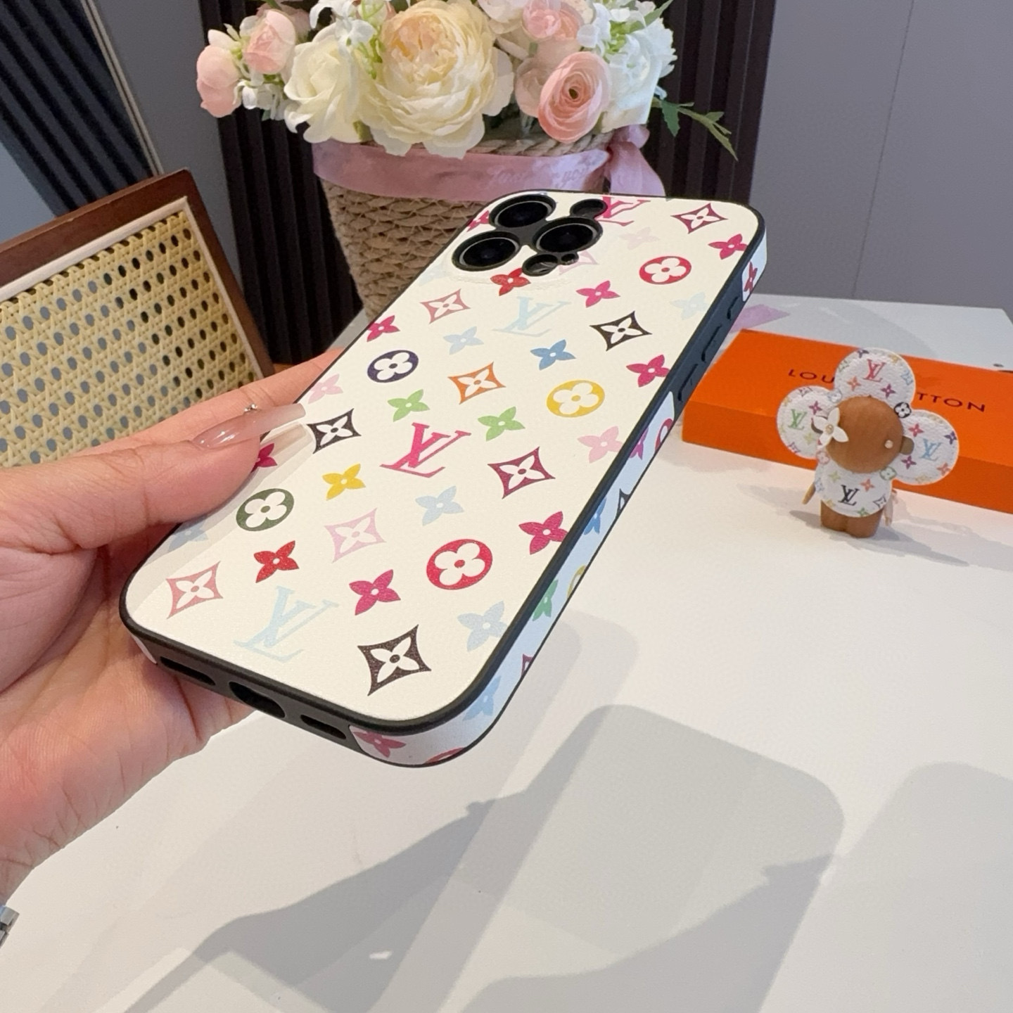 。Lv村上隆33彩 白三彩 黑三彩手机壳 Lv全包围边皮质手机壳
型号:为了不出现报错型号,请打开本机