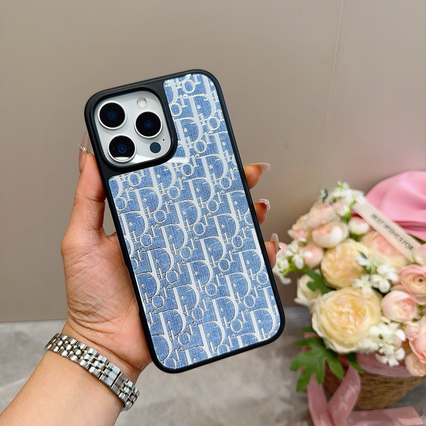  。 Dior迪奥新品手机壳 牛仔蓝新工艺鎏金工艺玻璃壳
烟花 电镀玻璃磁吸手机壳
型号：为了不出现报错