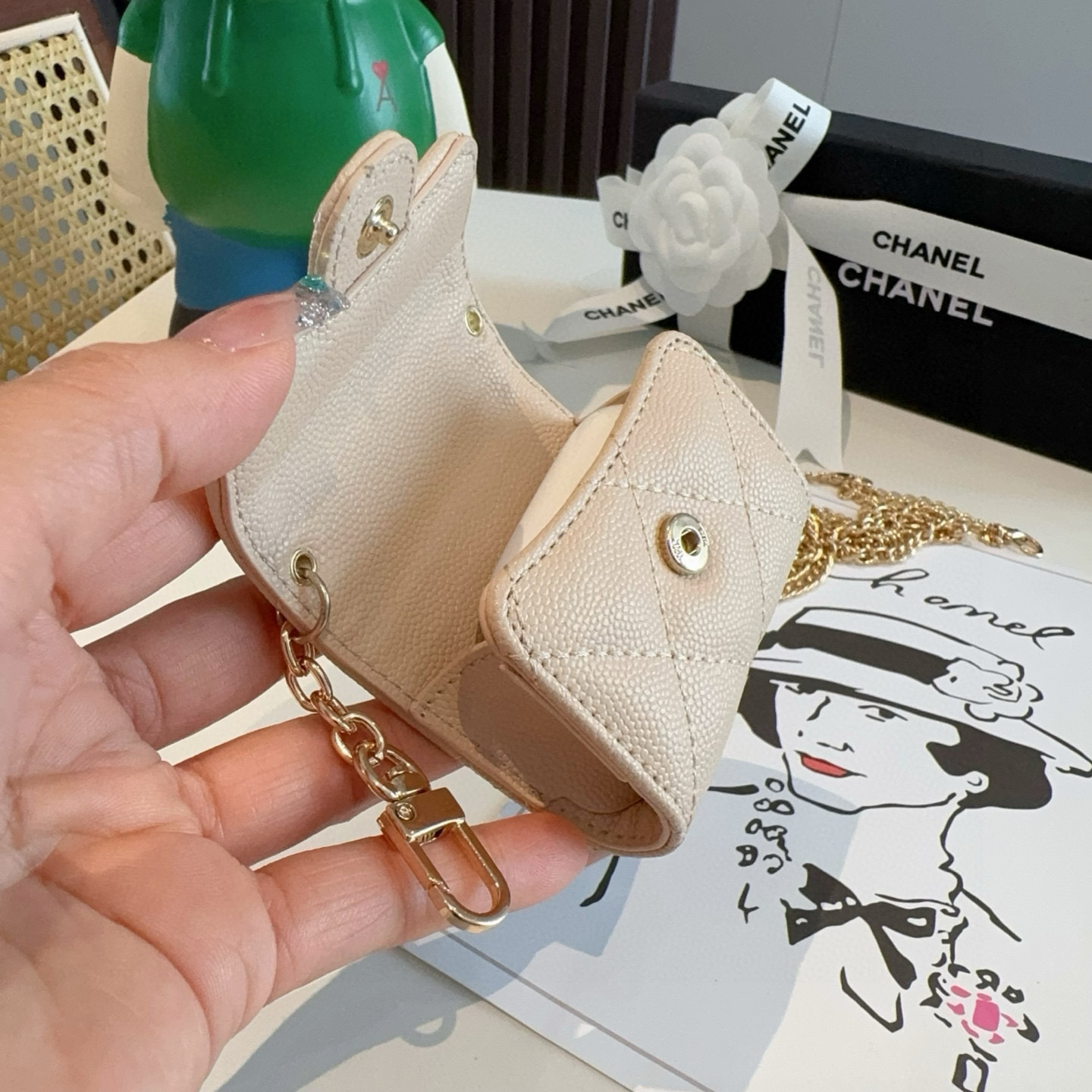 ❤️香奈儿CHANEL经典C3耳机包通用款💥官网11耳机包 
时尚迷你包包，配链条，蓝牙耳机包，包包挂件