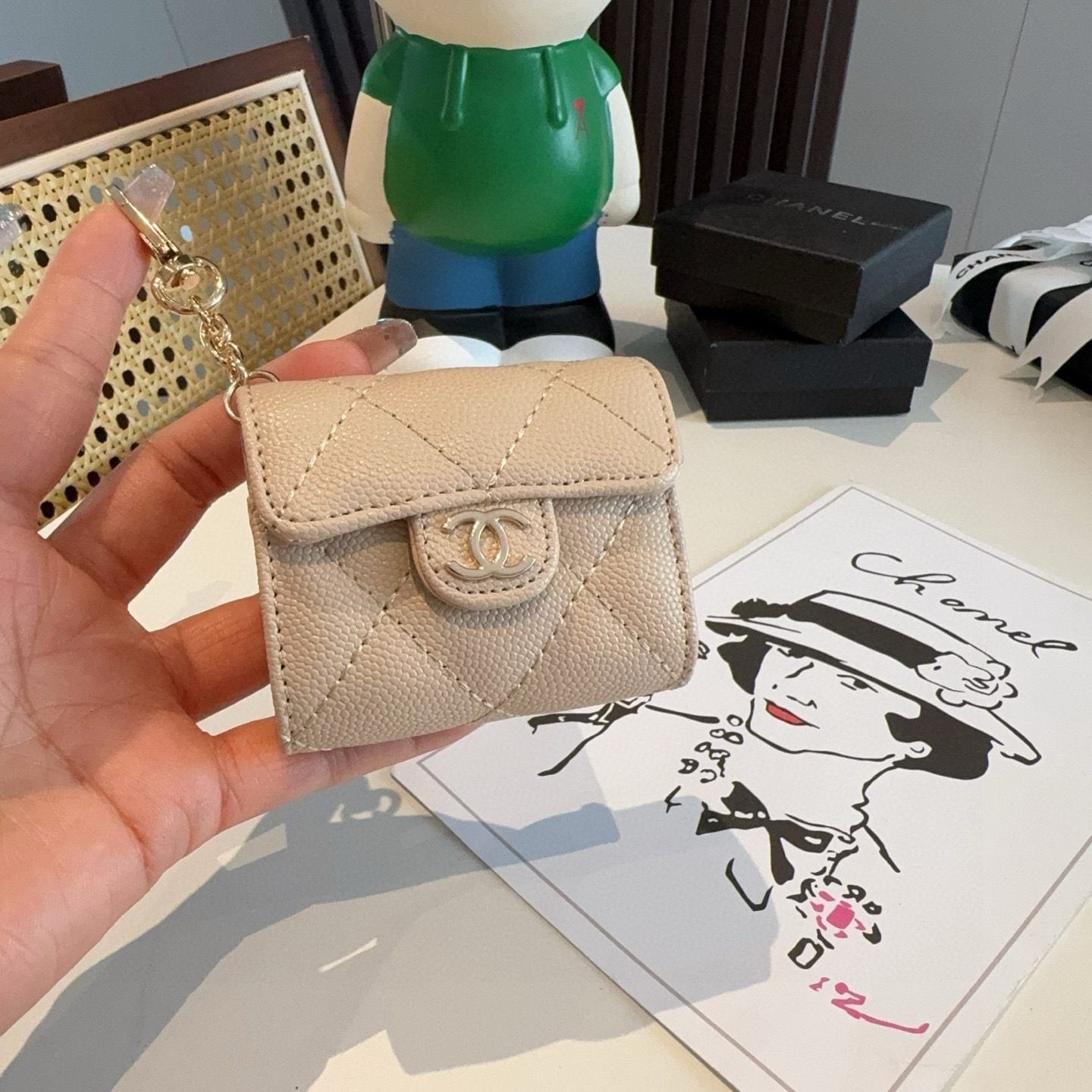 ❤️香奈儿CHANEL经典C3耳机包通用款💥官网11耳机包 
时尚迷你包包，配链条，蓝牙耳机包，包包挂件