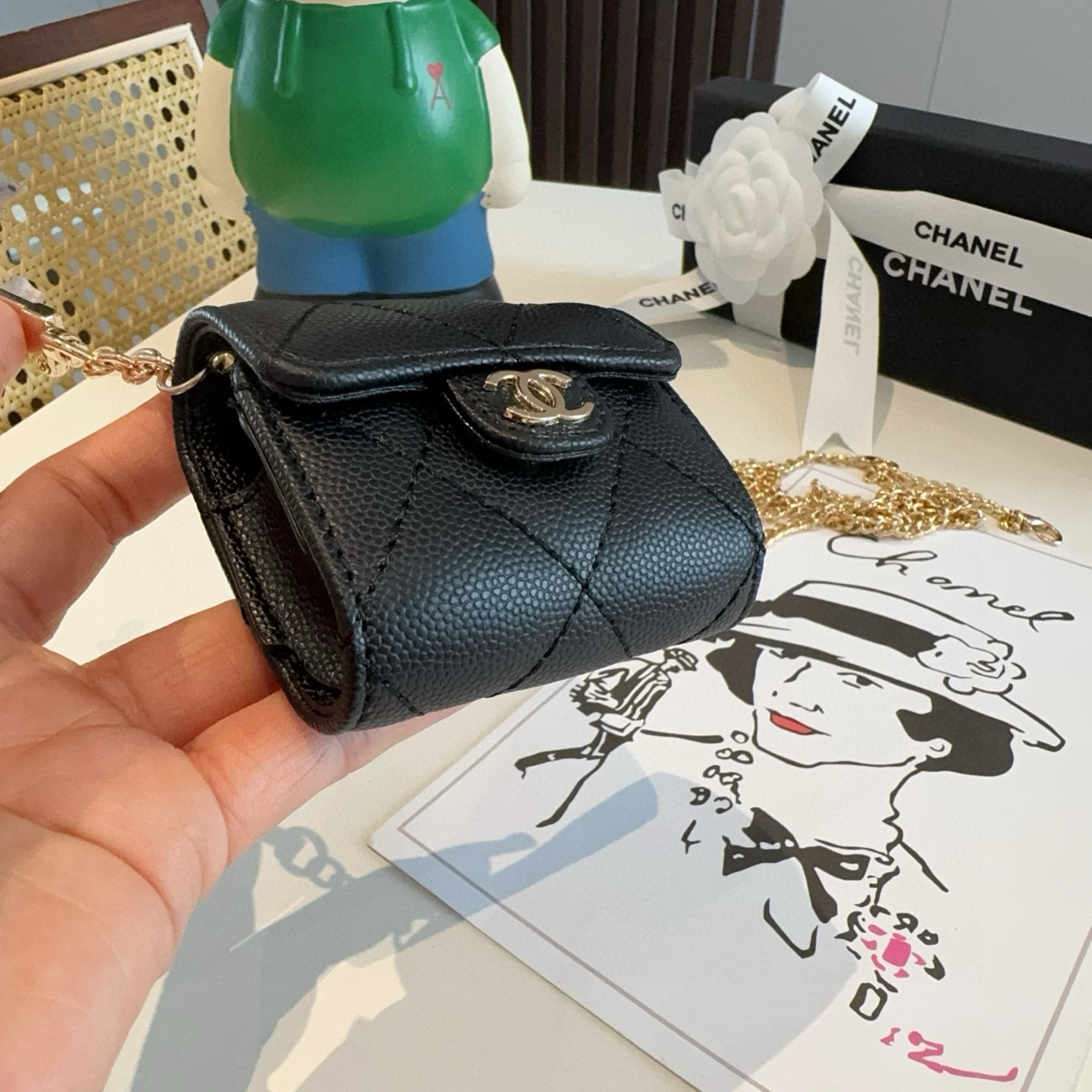 ❤️香奈儿CHANEL经典C3耳机包通用款💥官网11耳机包 
时尚迷你包包，配链条，蓝牙耳机包，包包挂件