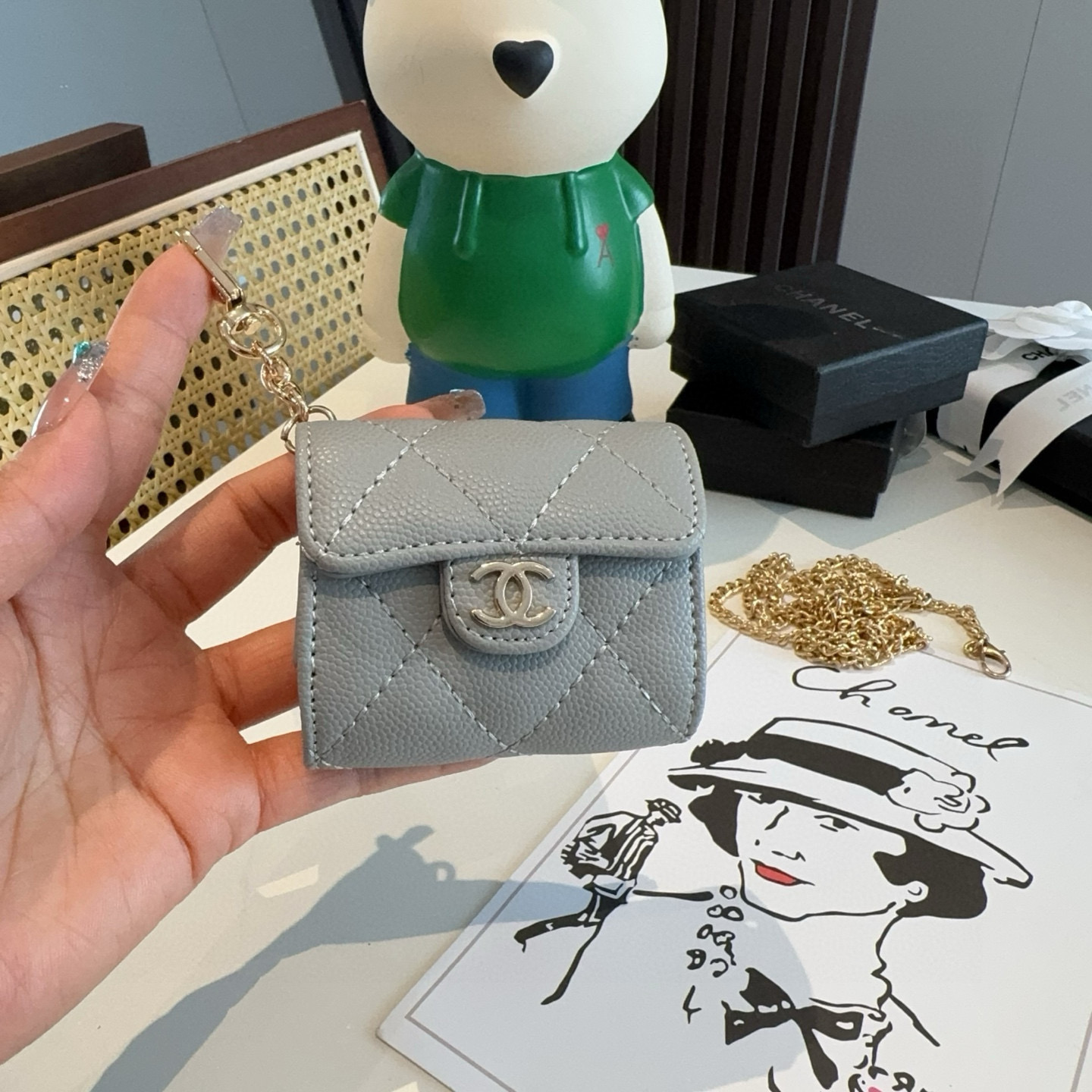 ❤️香奈儿CHANEL经典C3耳机包通用款💥官网11耳机包 
时尚迷你包包，配链条，蓝牙耳机包，包包挂件