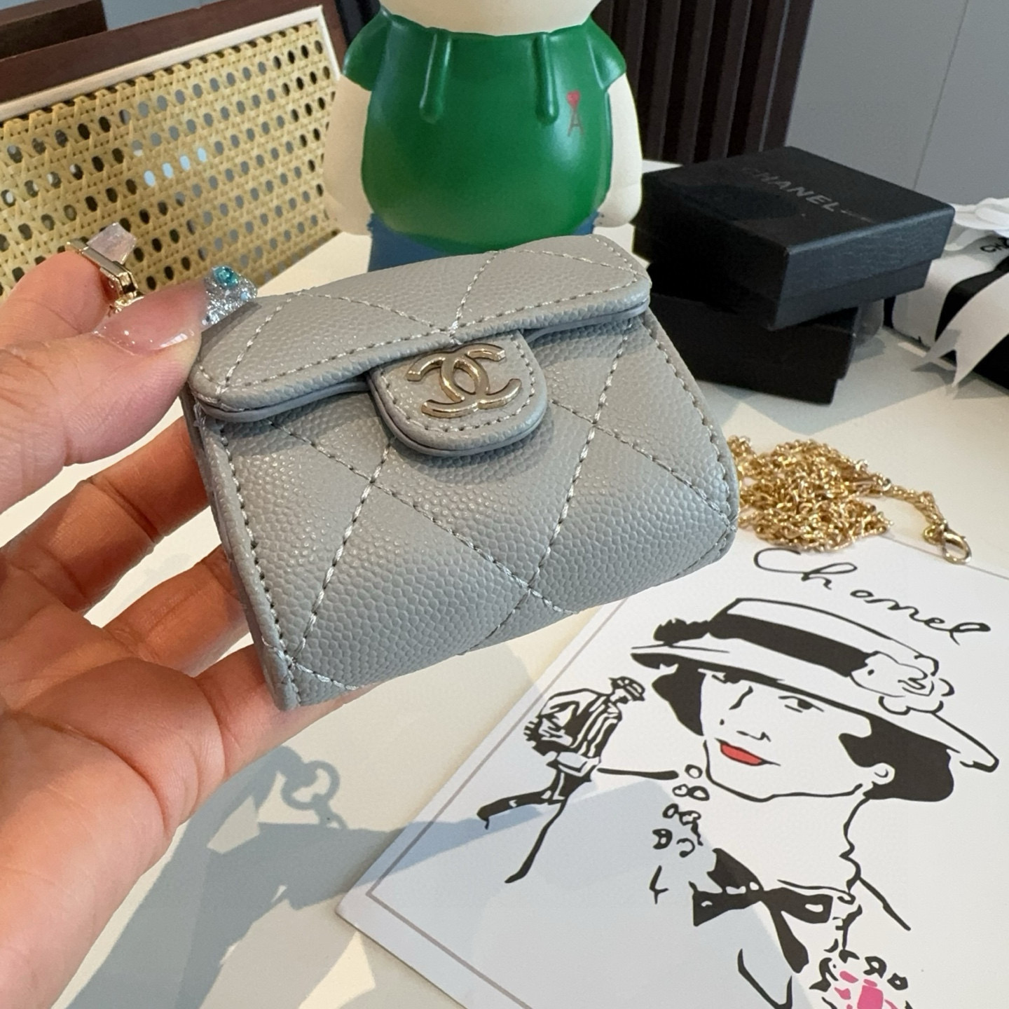 ❤️香奈儿CHANEL经典C3耳机包通用款💥官网11耳机包 
时尚迷你包包，配链条，蓝牙耳机包，包包挂件