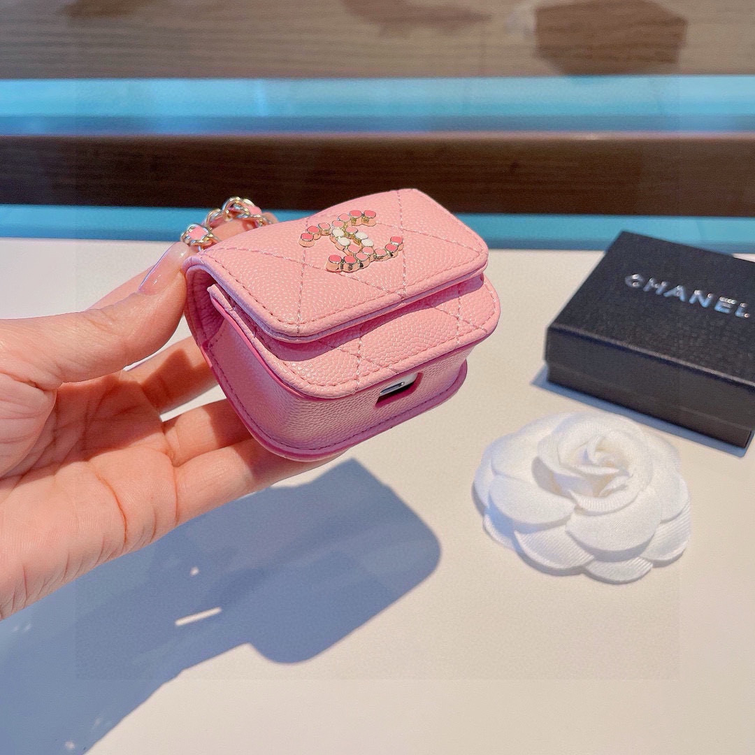 ❤️香奈儿CHANEL💥官网11耳机包 
采用原版鱼子酱荔枝纹皮料
珐琅Logo  时尚迷你包包，挂绳可